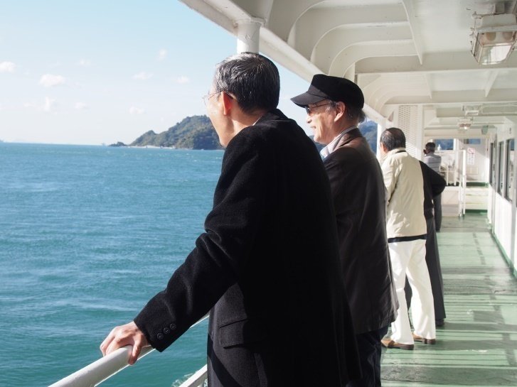 ジャワ島沖、海上がりの瀬戸の髭徳利 ジャワ島沖、海上がりの瀬戸の髭徳利
