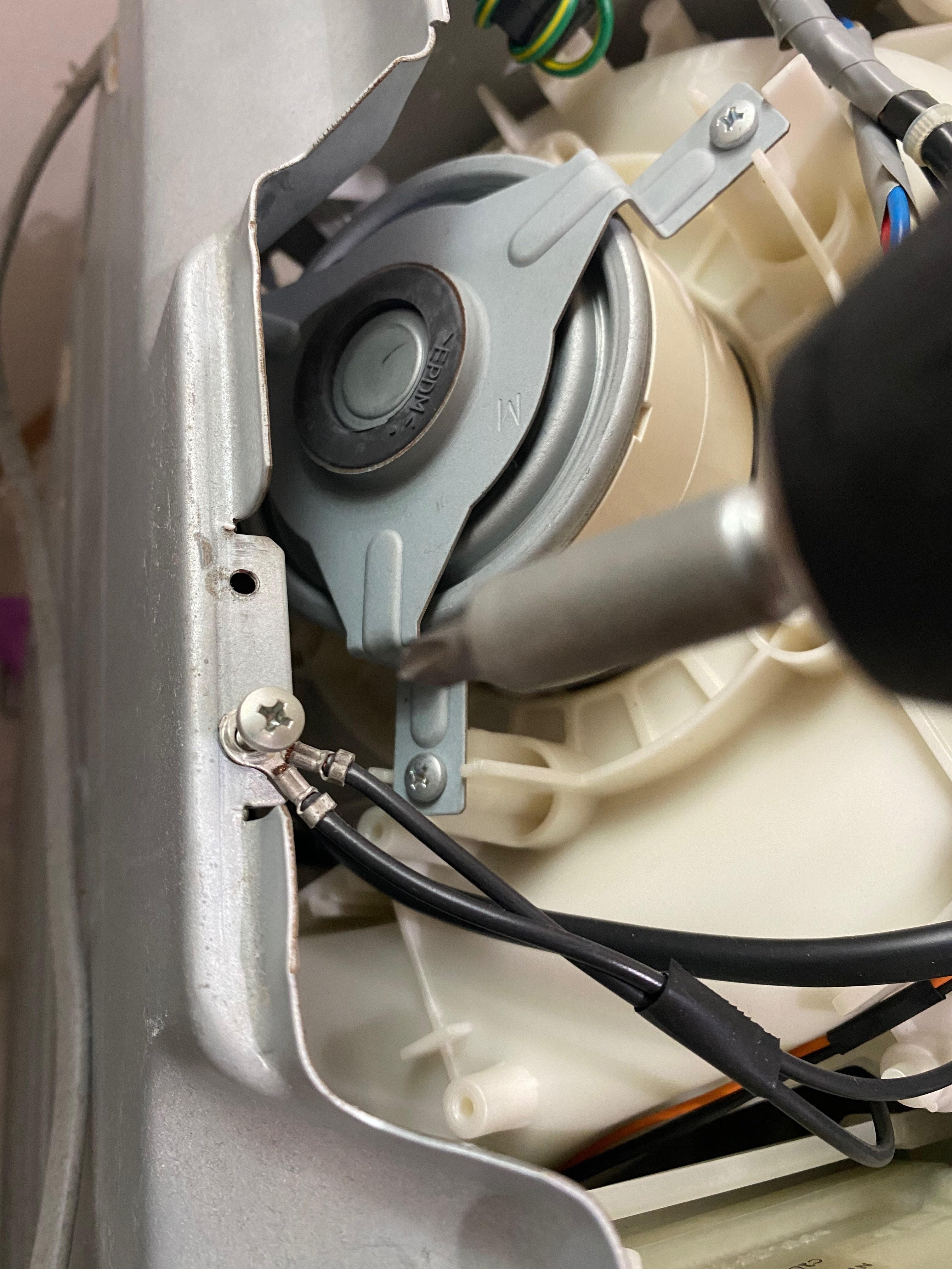 水が溜まらなくなったパナソニックのドラム式洗濯機を直してみる｜ある