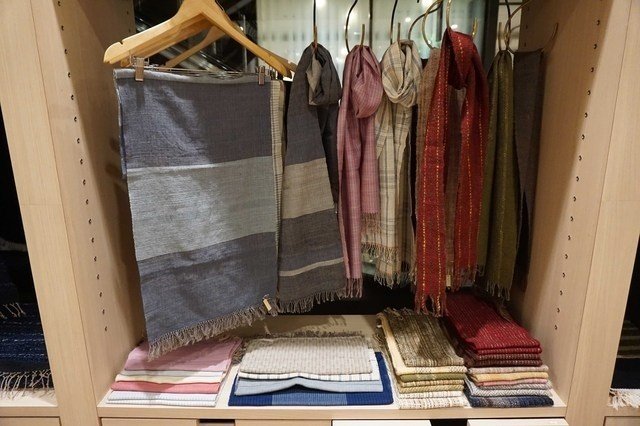 倉敷本染手織研究所×松本民芸家具」明日から阪急うめだ本店