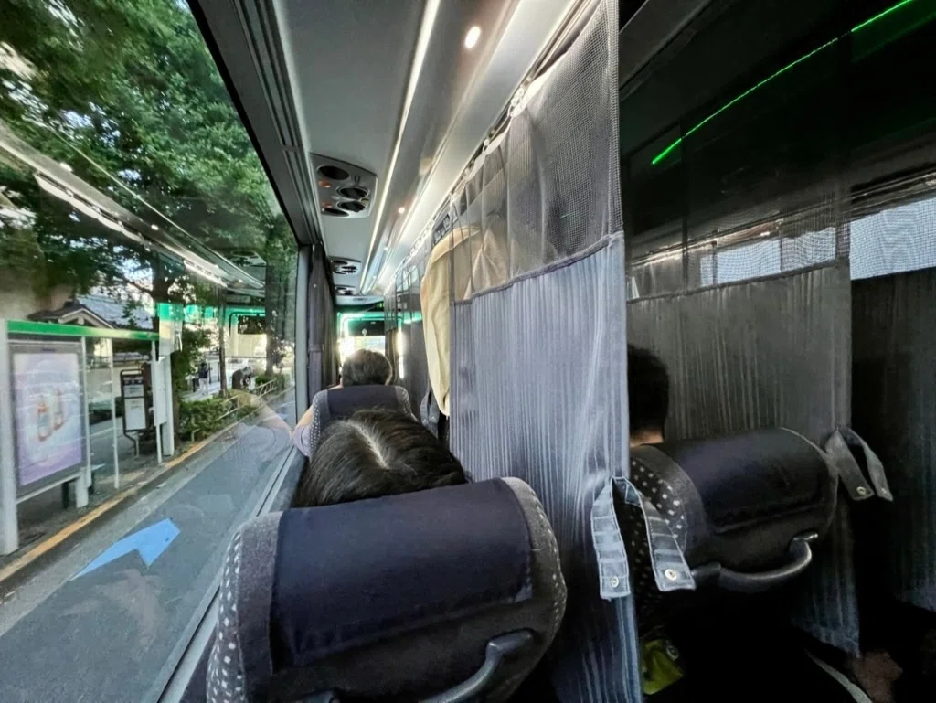高速バスのシートはJALのクラスJと同じ広さだって知ってた