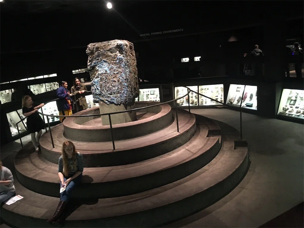 地球最古の石 ヌーマイト ポイント 138gブルーシラー タワー 置物 1742 Museum03/アメリカ自然史博物館/ニューヨーク(アメリカ)｜綾野（あやの）