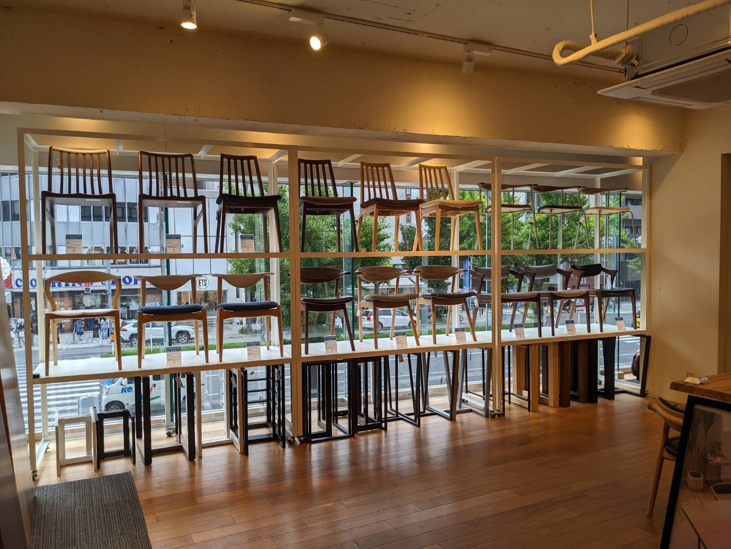 関西で一枚板を探すならココ！『アトリエ木馬堀江ギャラリー』｜関家具