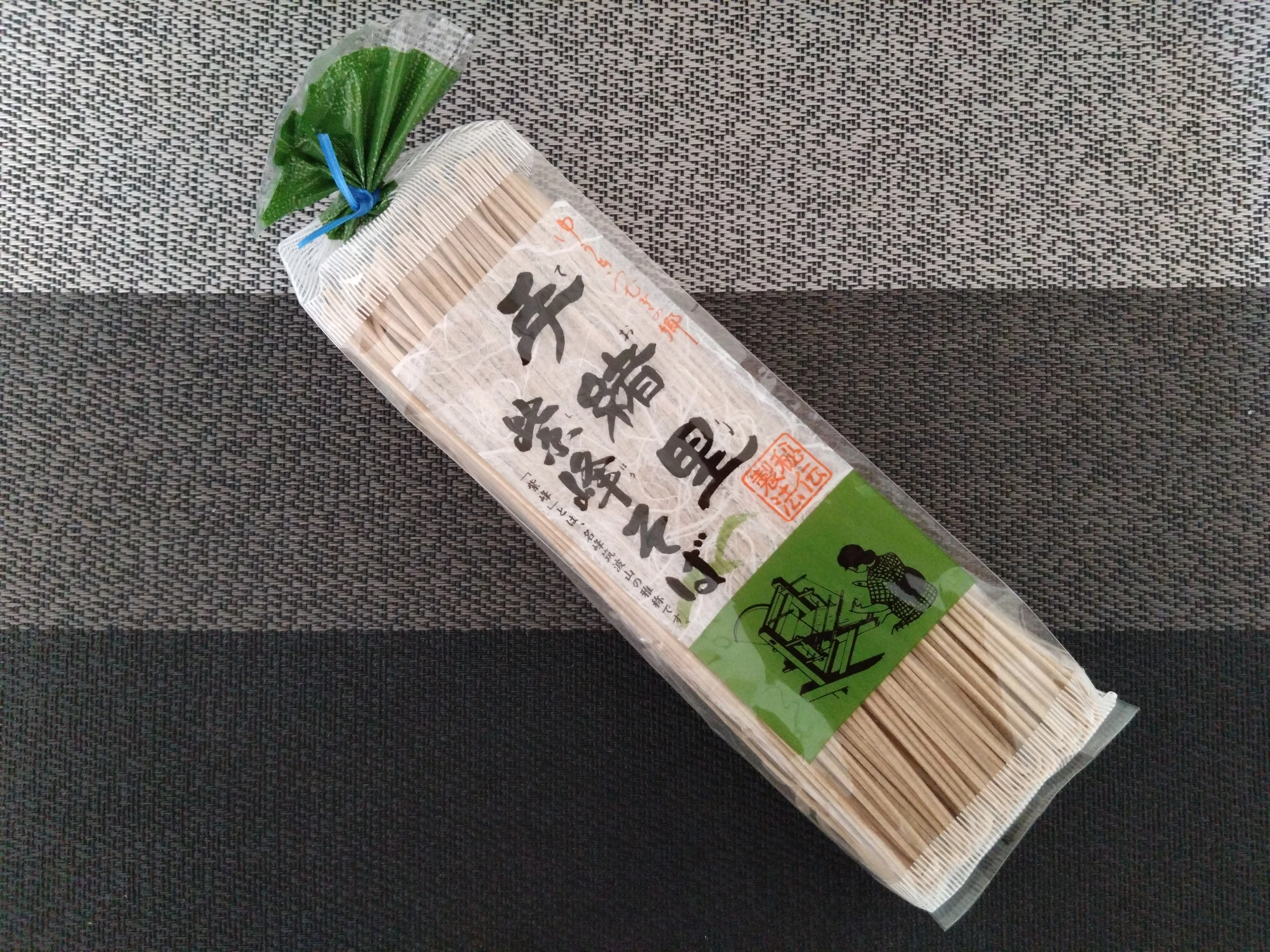 □ヤマダイ株式会社「手緒里紫峰そば（100gあたり342kcal：税別価格190