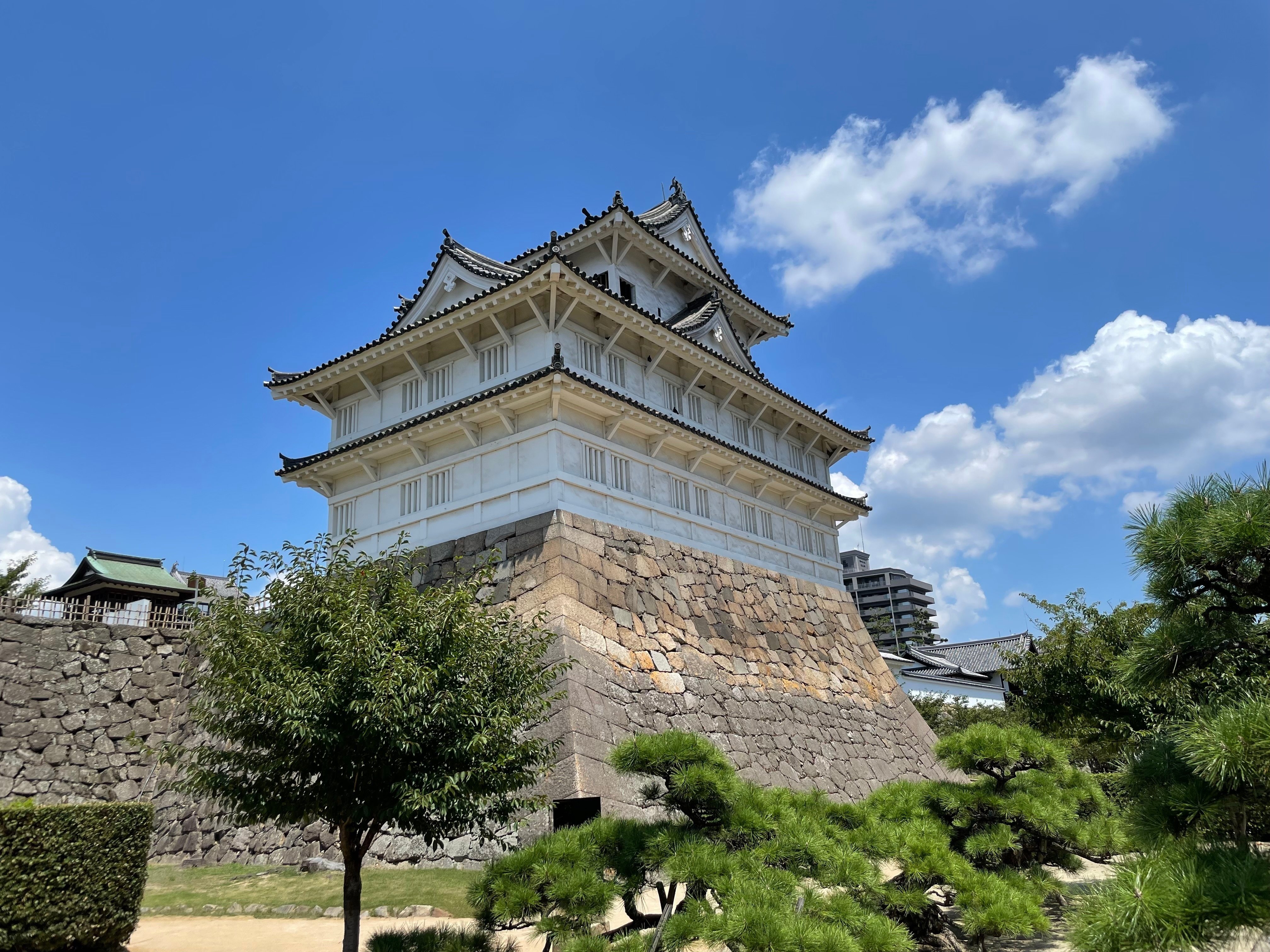 福山城は、日本一駅から〇〇〇！？｜福山城｜カツナリ・デ・ナイト