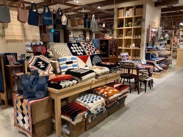 裂織り敷物⭐︎タペストリー⭐︎阪急梅田本店「全国匠の技展」購入品作品名「銀河」 なるほど これがブルガリアンスクワットか…