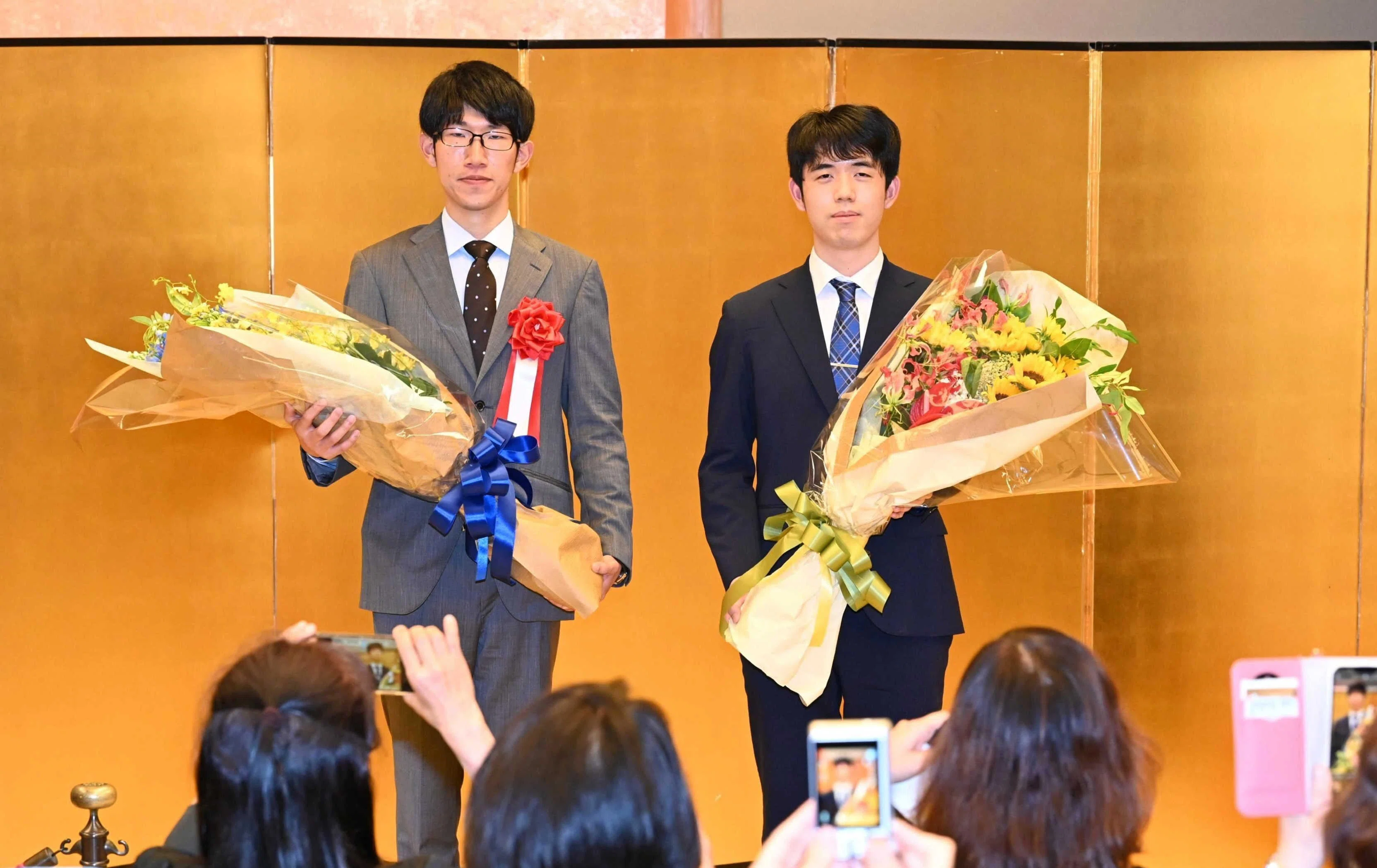 【お取り置き】神戸新聞7/15 藤井聡太　祇園祭　コウノトリ 藤井王位の勝負ネクタイで注目⤴️「神戸タータン」とは｜神戸新聞公式