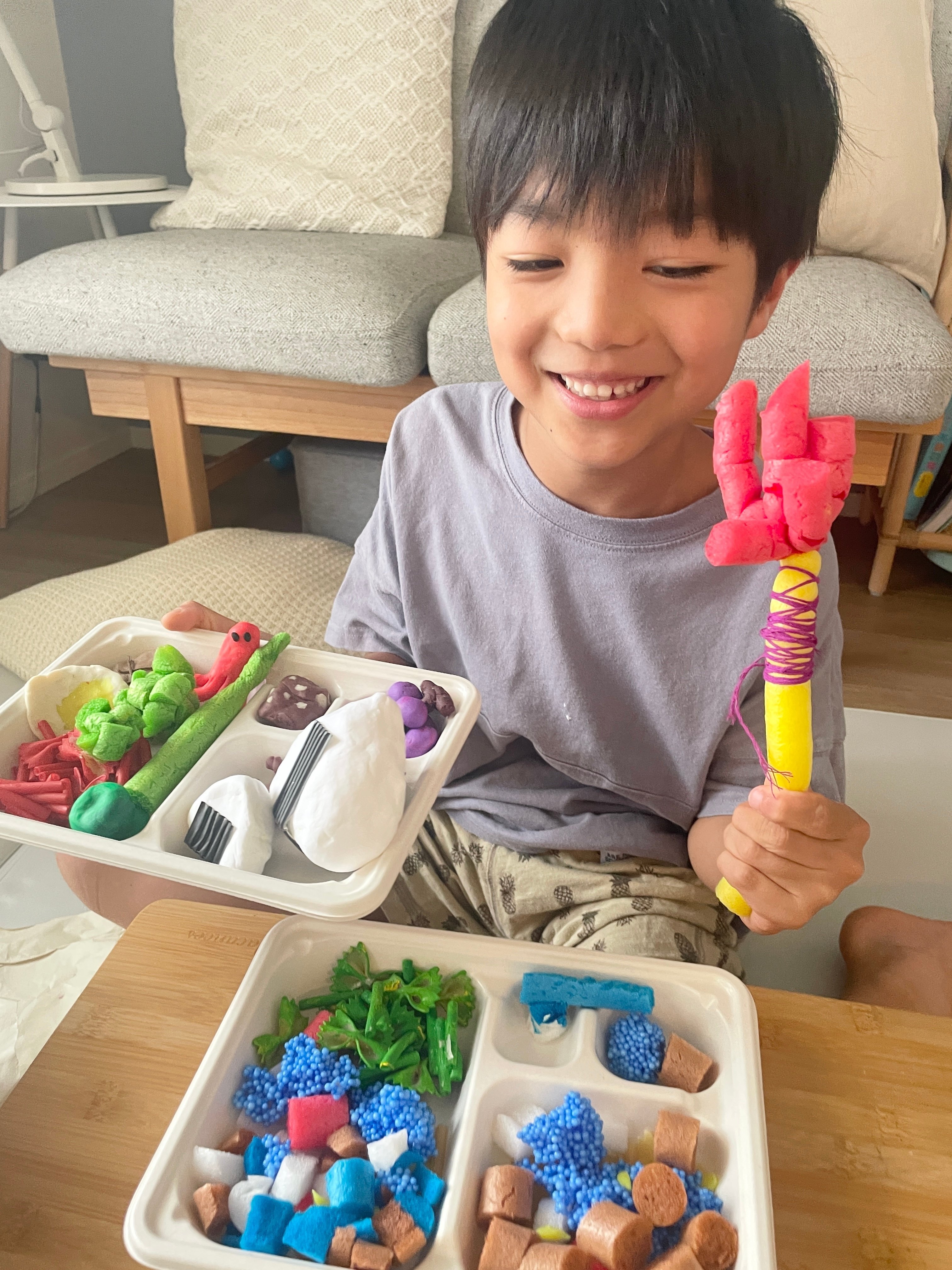何が届くの？クラウンボックスの中身と創作風景をご紹介します