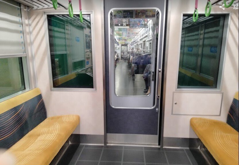 京阪の通勤電車にクロスシートが突如組み込まれた｜つばめ すわろう
