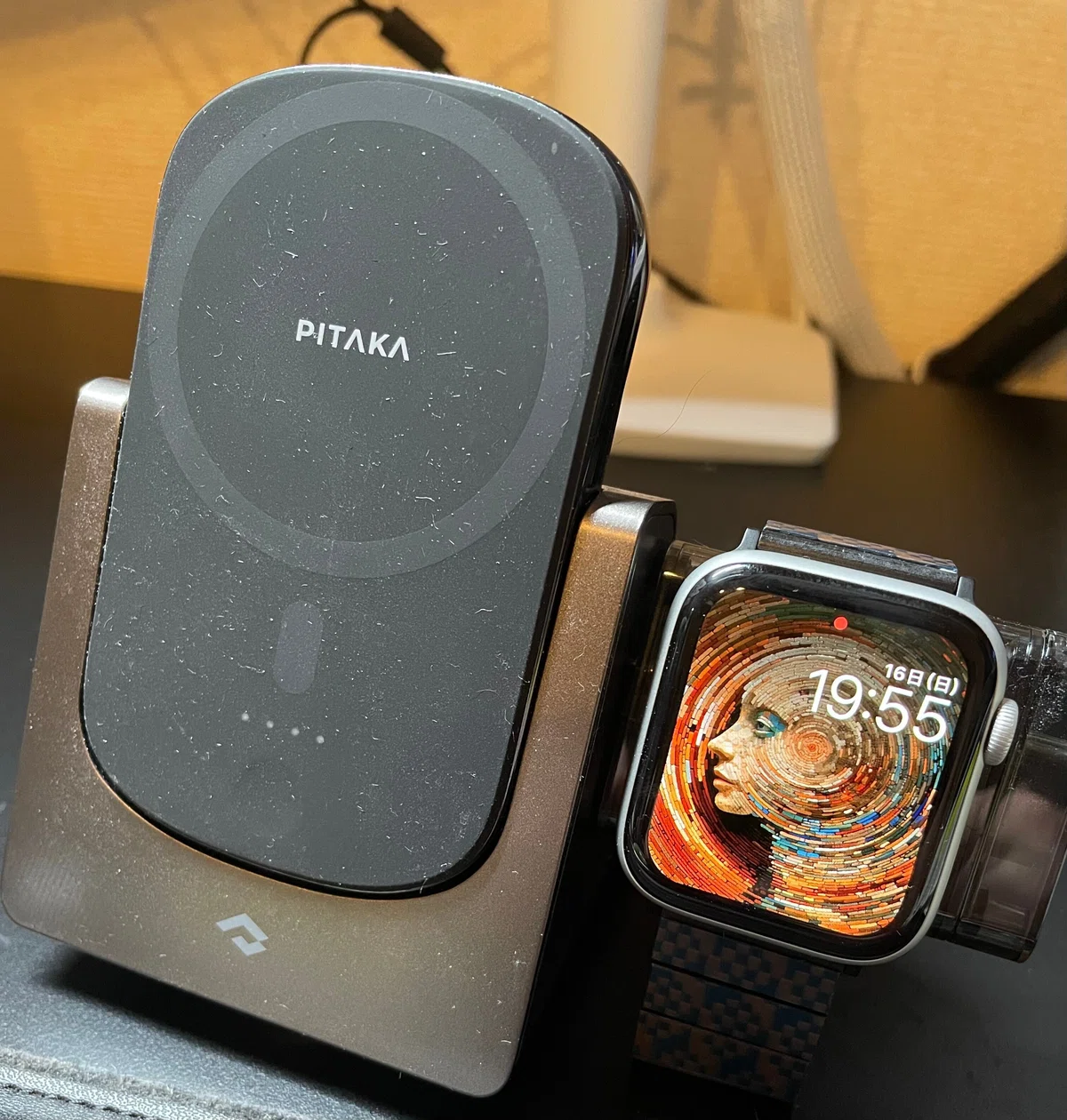 PITAKA】新発売のAppleWatch用カーボンバンド(Dreamland ChromaCarbon 