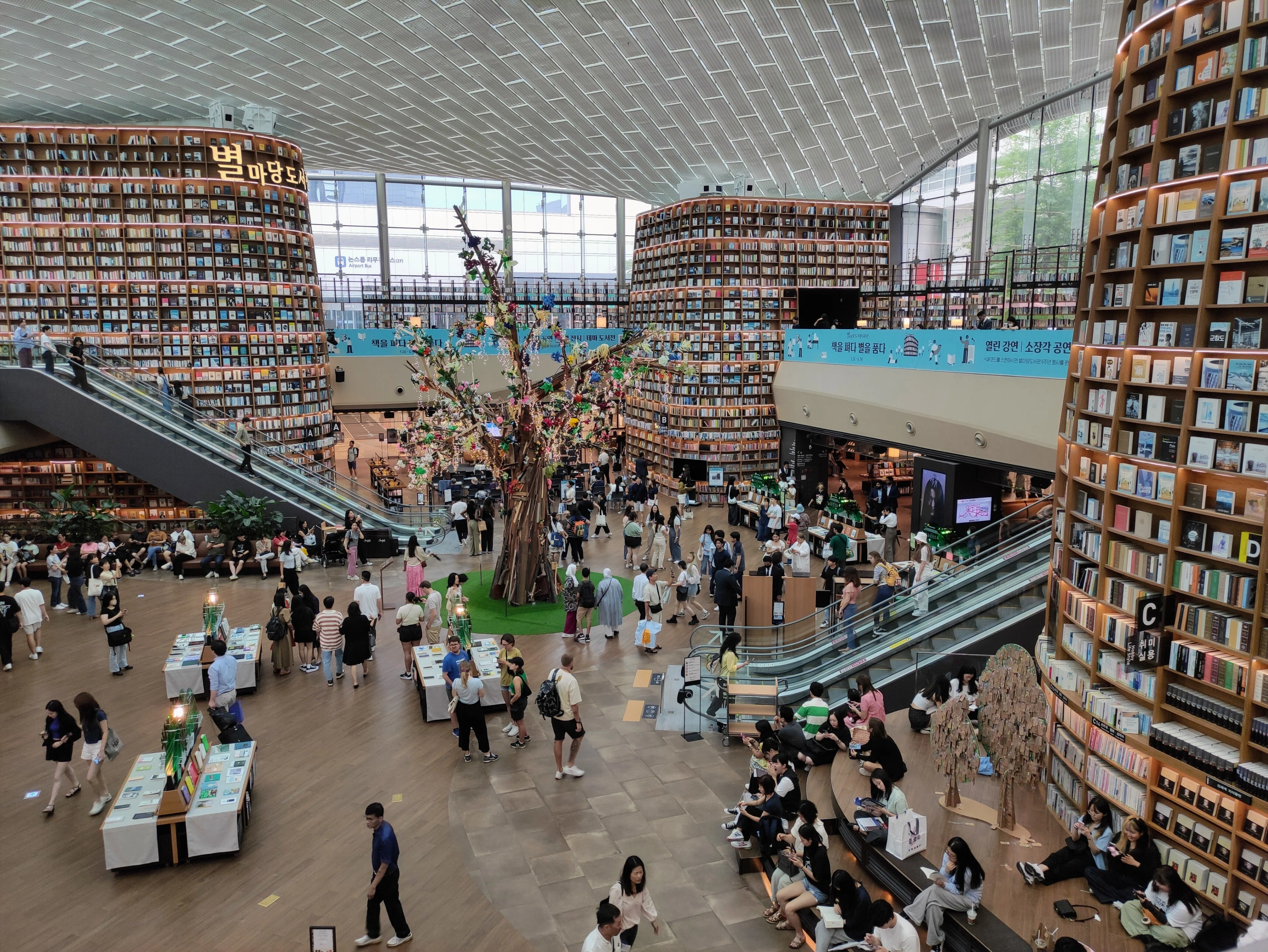 ソウルの図書館は「図書館」にあらず ～インスタスポット化する本棚