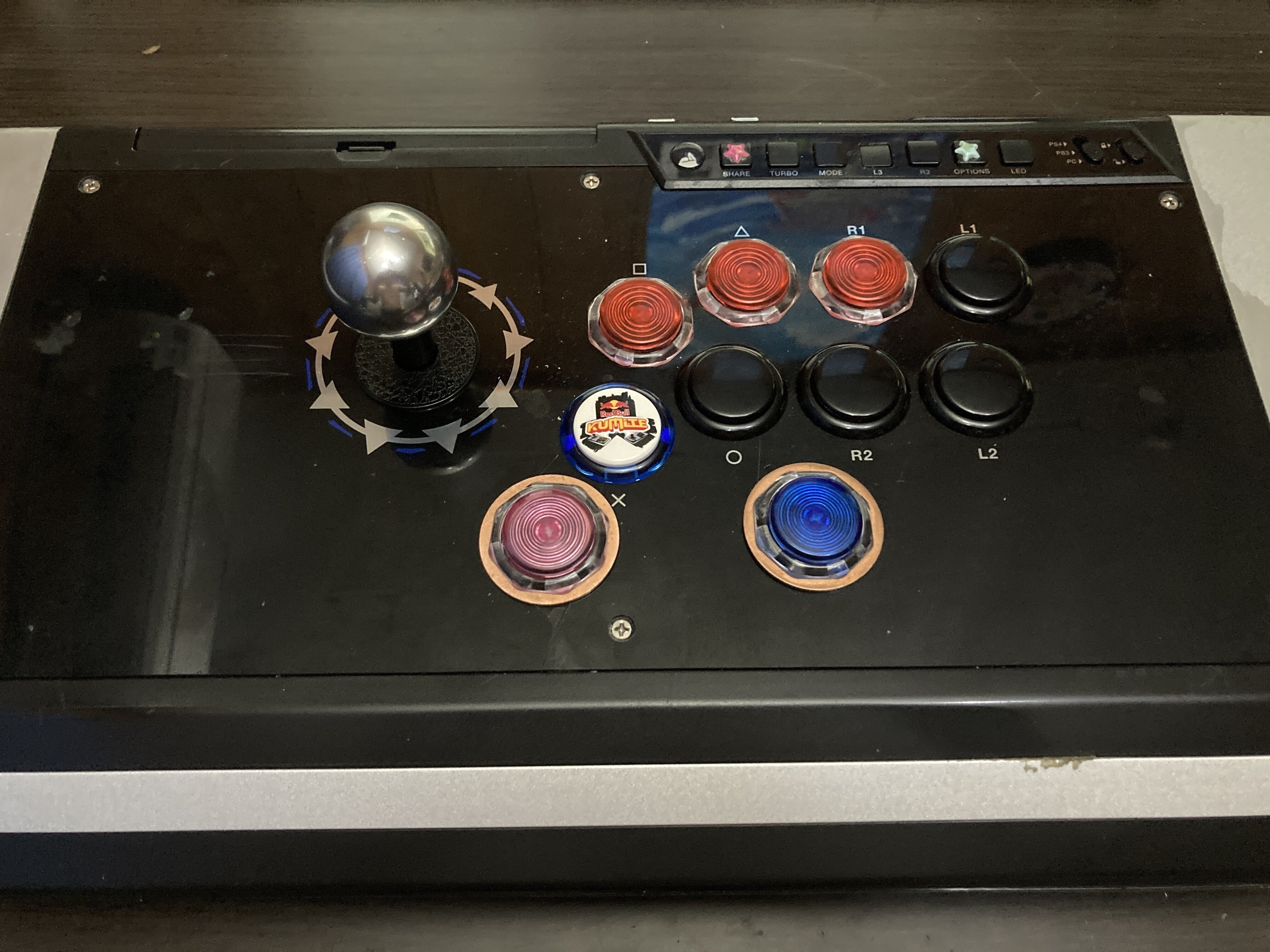 はんだ付けを駆使して、オブシディアンの天板にボタンを増やした はんだ付けを駆使して、オブシディアンの天板にボタンを増やした
