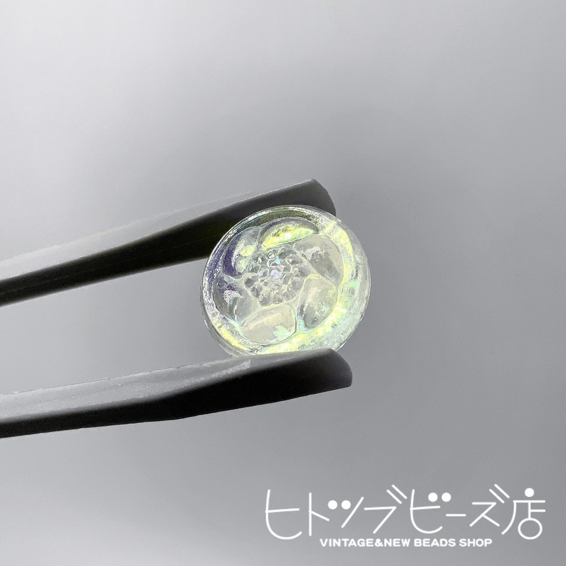 儚げで愛らしい日本製ヴィンテージガラスボタンの魅力｜三好なおみ