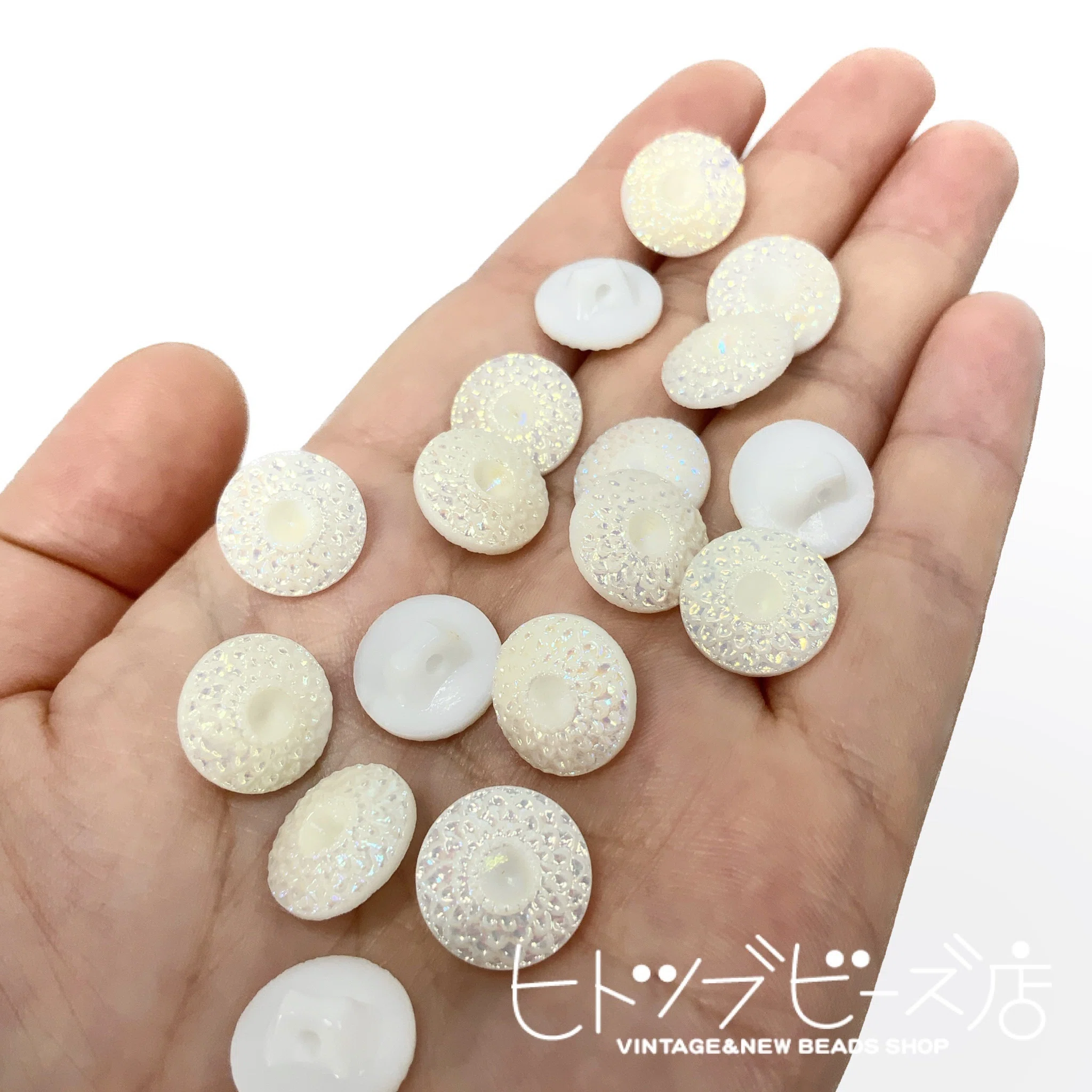儚げで愛らしい日本製ヴィンテージガラスボタンの魅力｜三好なおみ