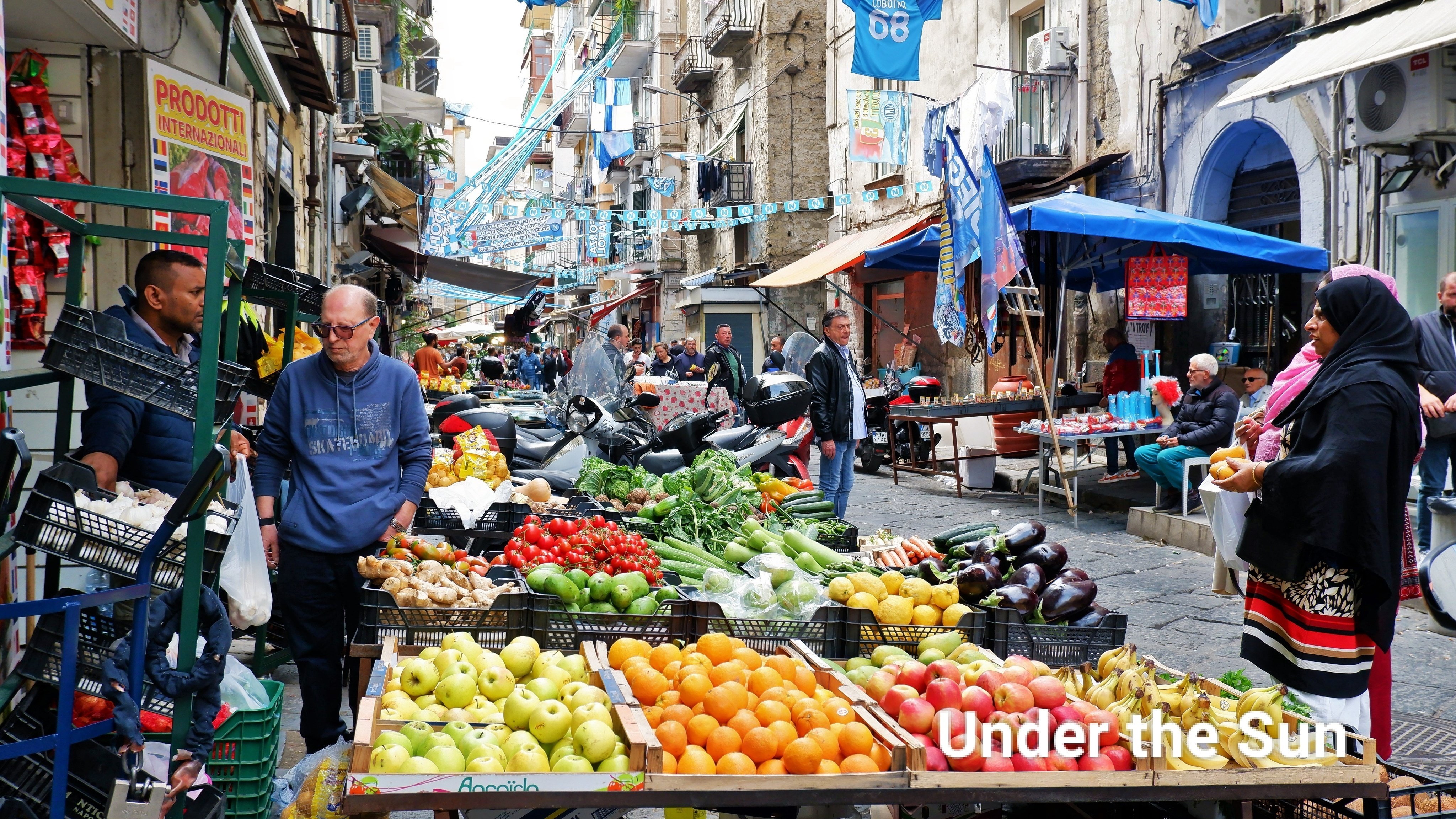 🇮🇹まるでアメ横、ナポリ旧市街の市場へ｜Under The Sun