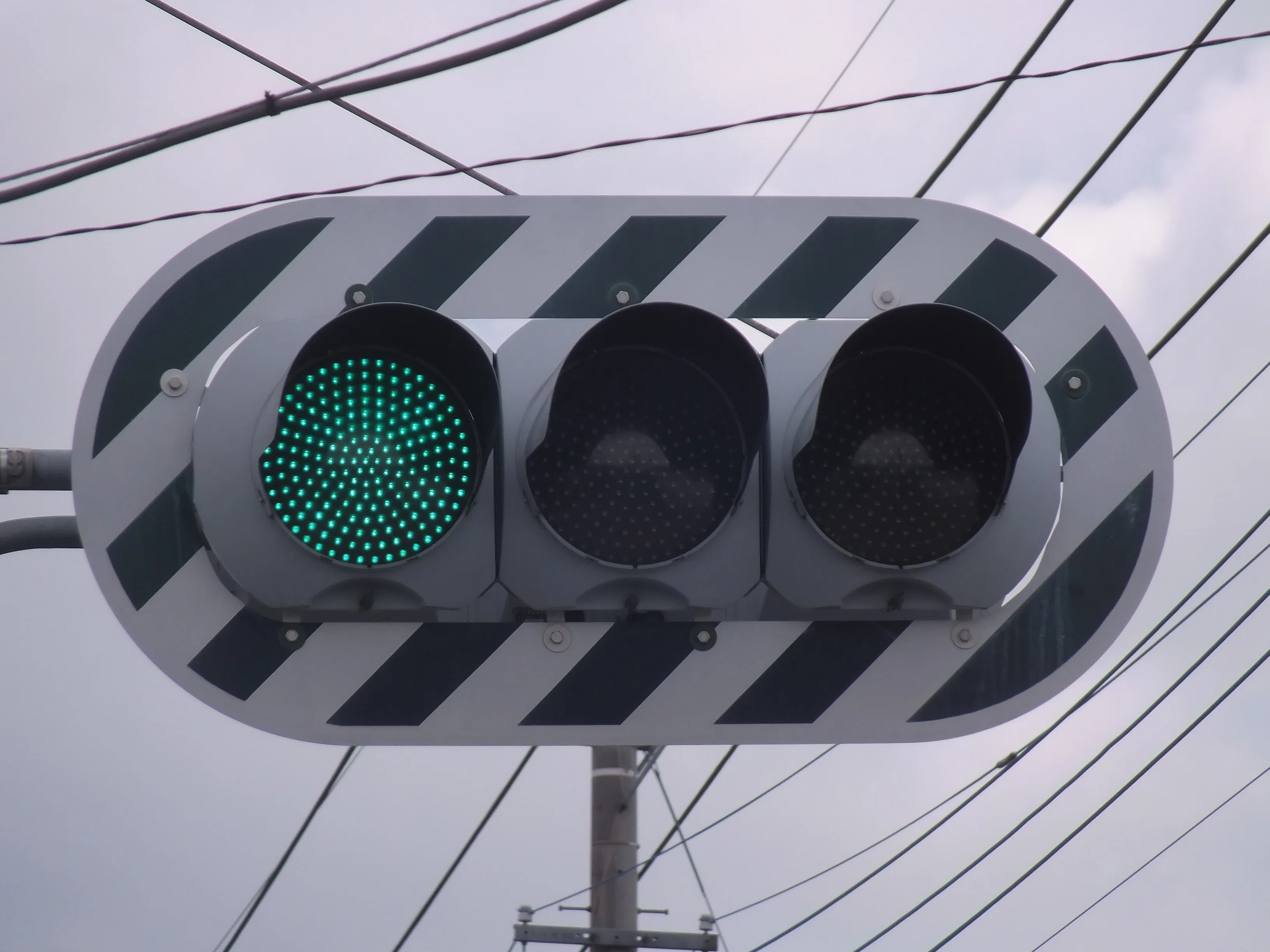 信号機 笠懸南中南のゼブラ付き日信厚型LED in みどり市笠懸町阿左美｜光山祐