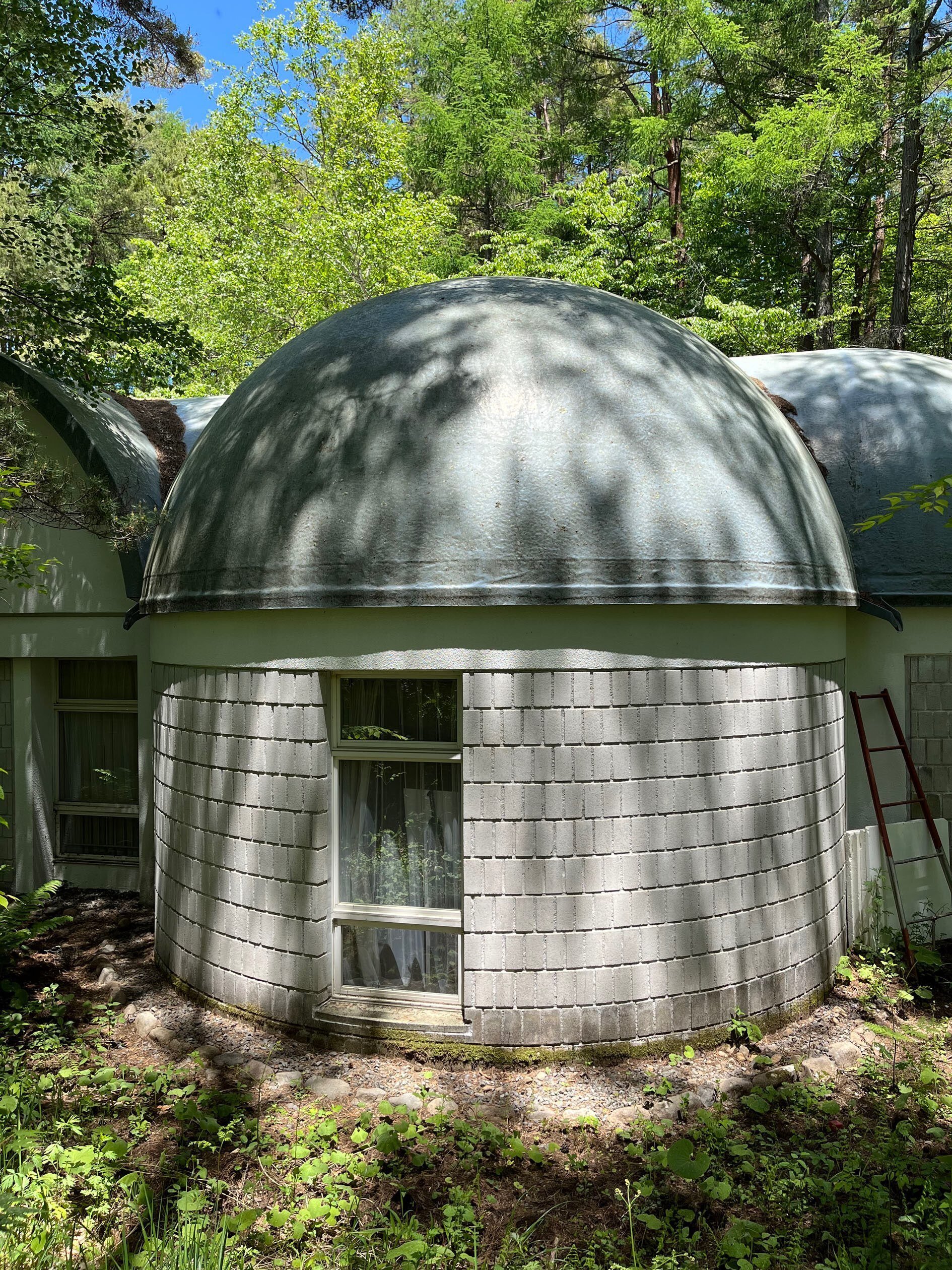 八ヶ岳工房 建築】爽やかな高原の森に抱かれた八ヶ岳美術館（村野藤吾）｜Hiroshi