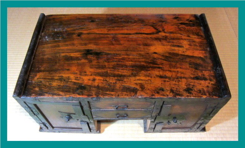 江戸期寺子屋の文机、大正14年の渋い小机 下級武士隠居老人｜絵描き