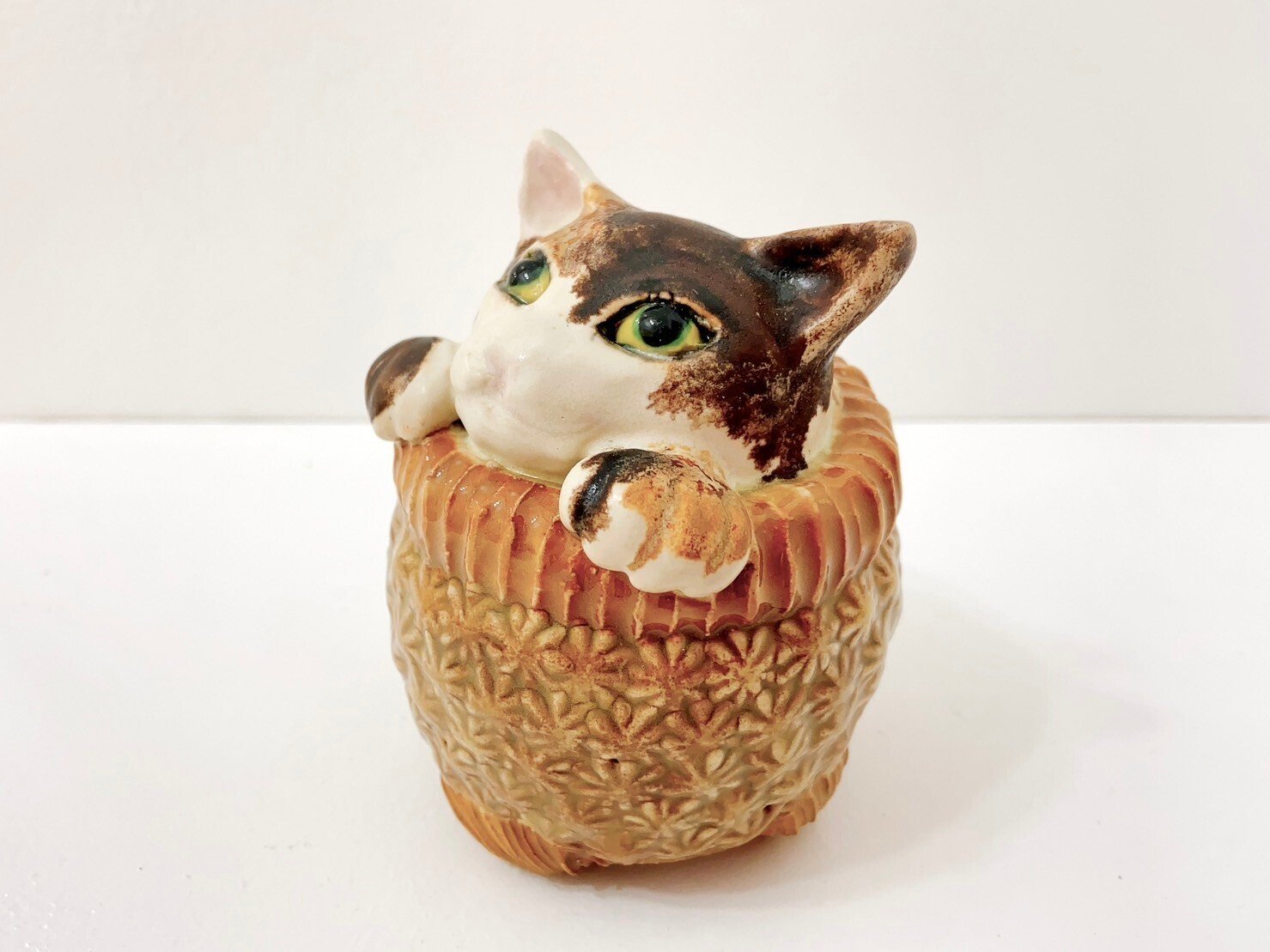 ヴィンテージ作家もの萬古焼　威厳な姿で彫りが美しく芸術的な獅子ライオンの陶器 ヴィンテージ作家もの萬古焼 威厳な姿で彫りが美しく芸術的な獅子