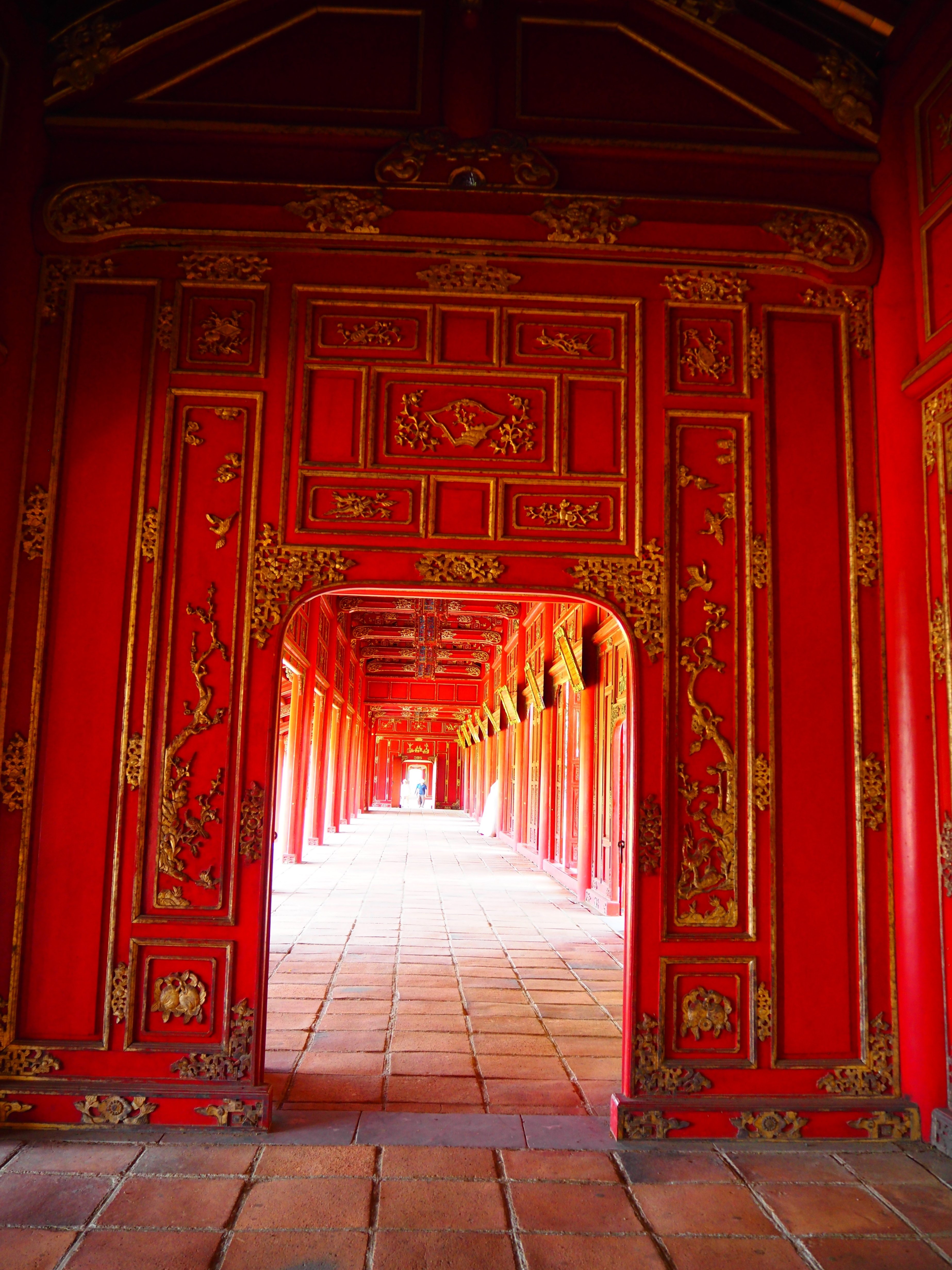 刺繍のベトナム　フエ王朝？　のれん 人生に絶望してベトナムに飛び立った話11〜フエのグエン朝王宮跡へ〜｜ntk