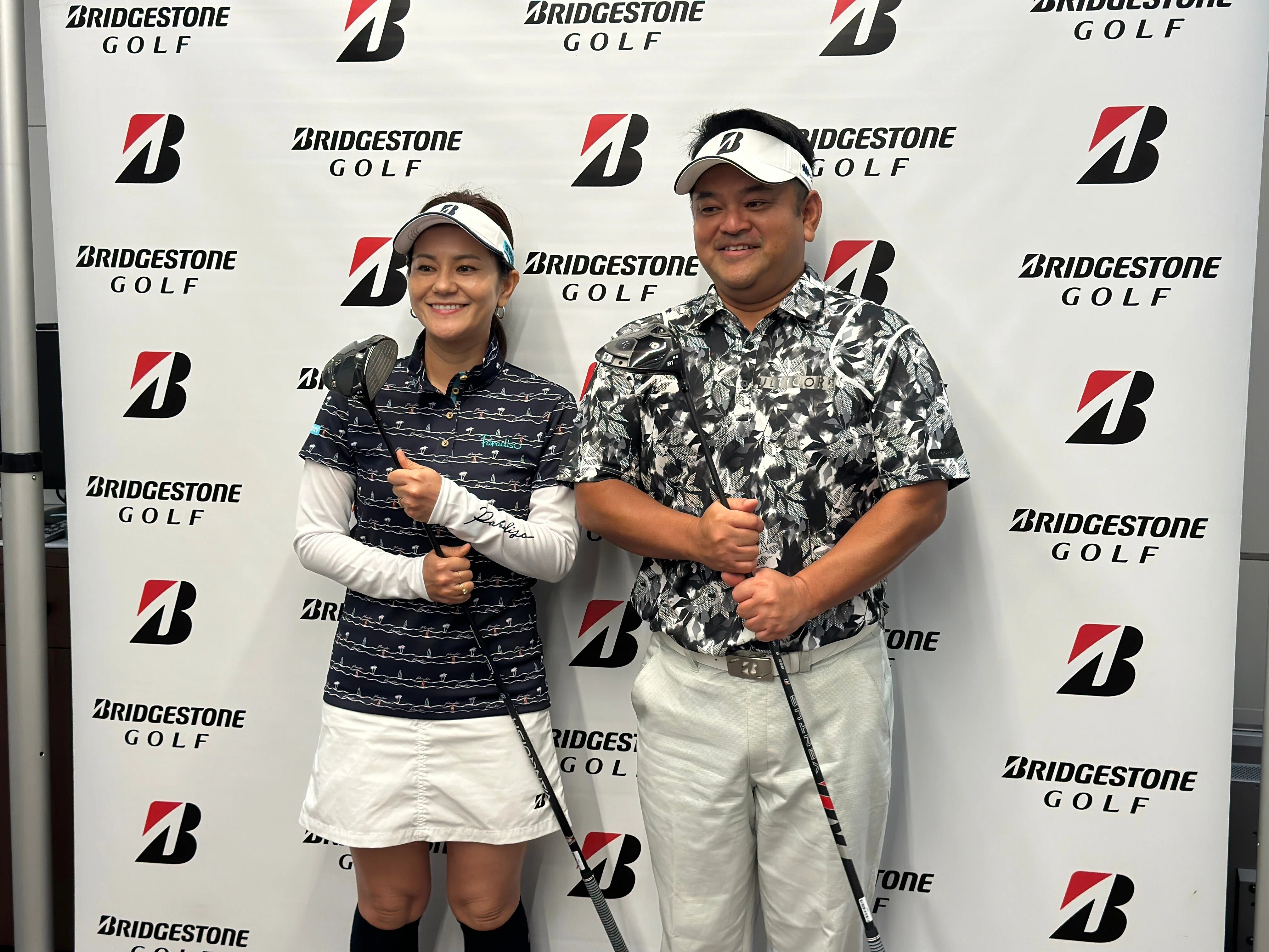 宮里藍さん、聖さん達にガン見されてブリヂストンの新製品を試す
