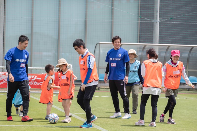 元サッカー日本代表の玉田圭司と加地亮