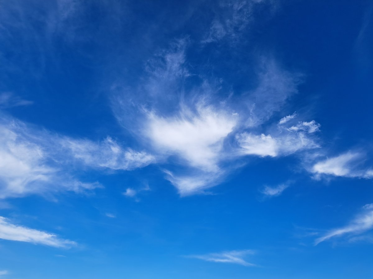 今日の空、鳥みたいな雲｜光守氏天貴（ひがしあき) 