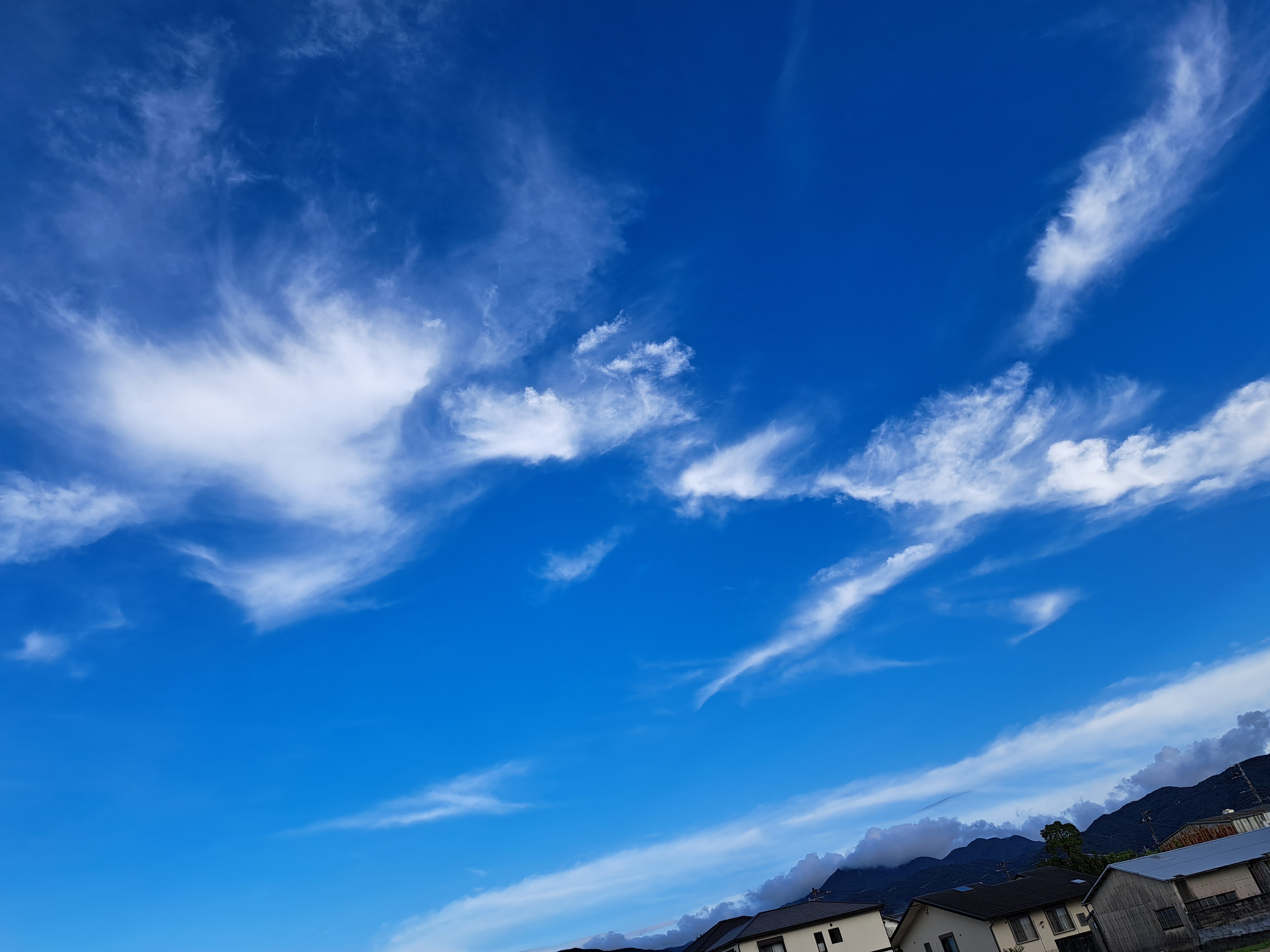 今日の空、鳥みたいな雲｜光守氏天貴（ひがしあき)