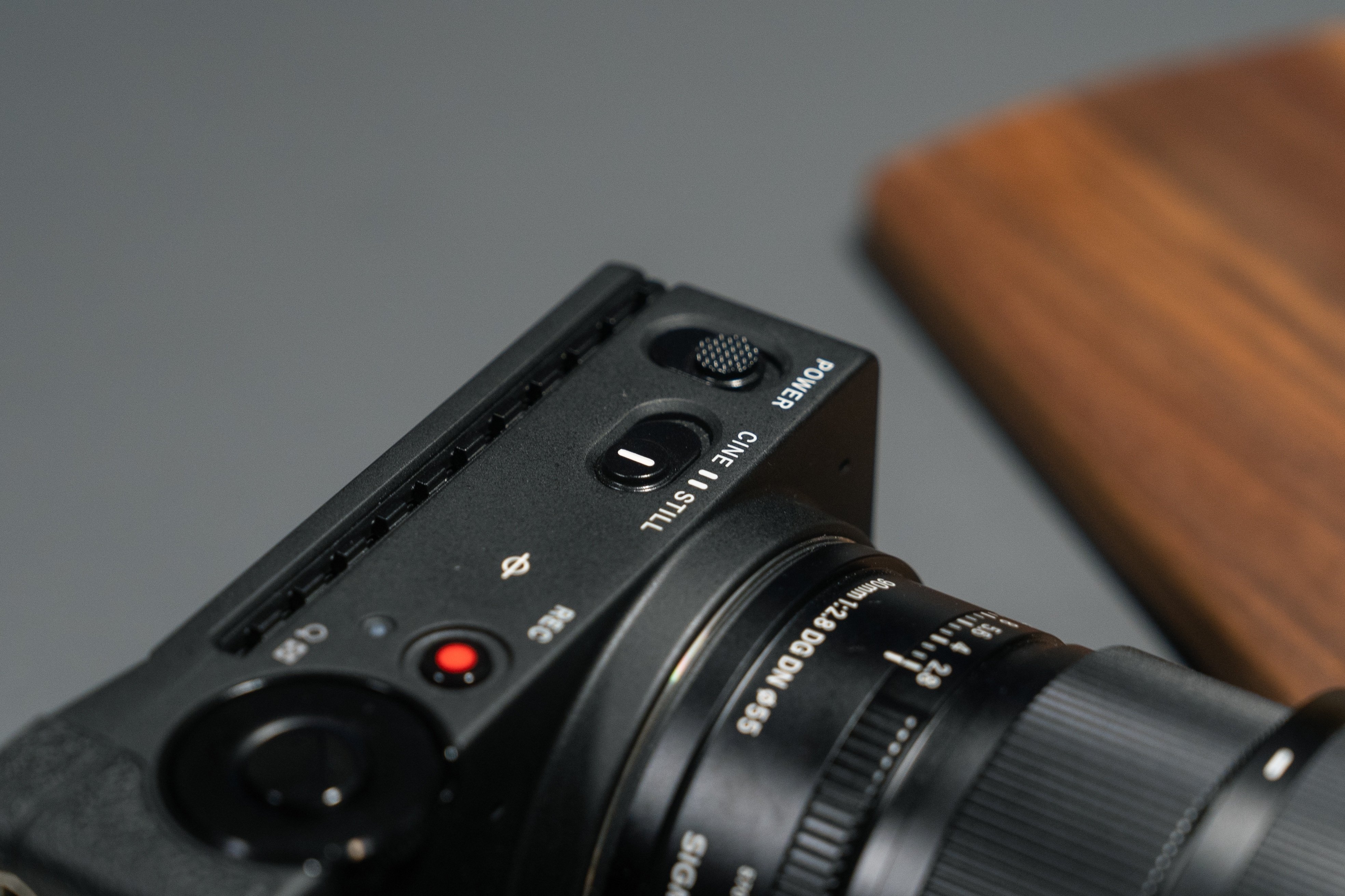 SIGMA fp L おまけ多数 今日発売！ SIGMA fp L 早速開封してみました！ 開封、サイズ