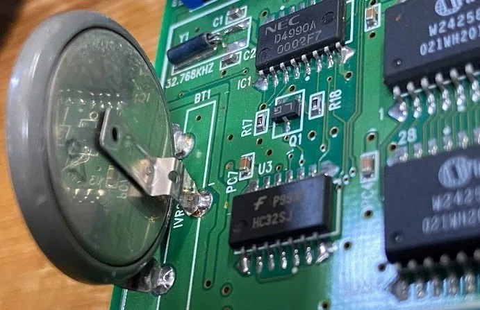 極小ネオジオ基板『MV-1C』のUniBios化&電池ソケット化｜H/de 