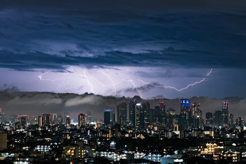 自然の驚異、雷。その写真を撮ったのでコツと一緒に紹介します。|まと。《まとまる》
