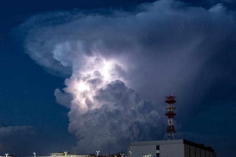 自然の驚異、雷。その写真を撮ったのでコツと一緒に紹介します。|まと。《まとまる》