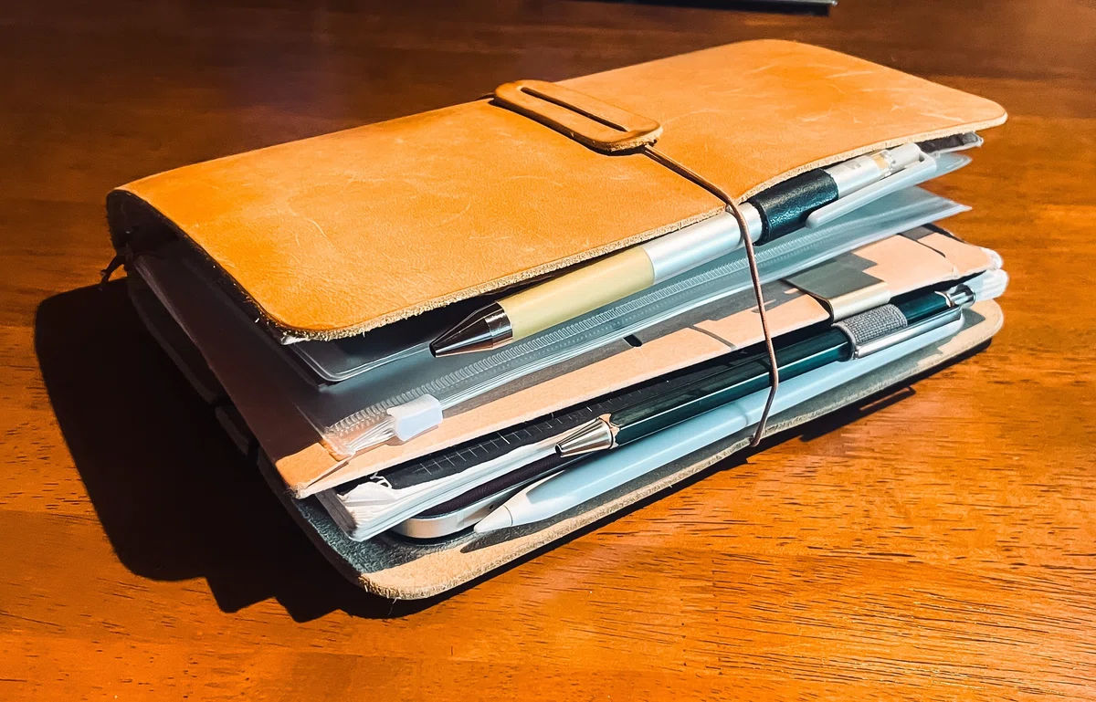 [iPad mini 6] 2 ways to carry a dedicated Traveler's Notebook and ...