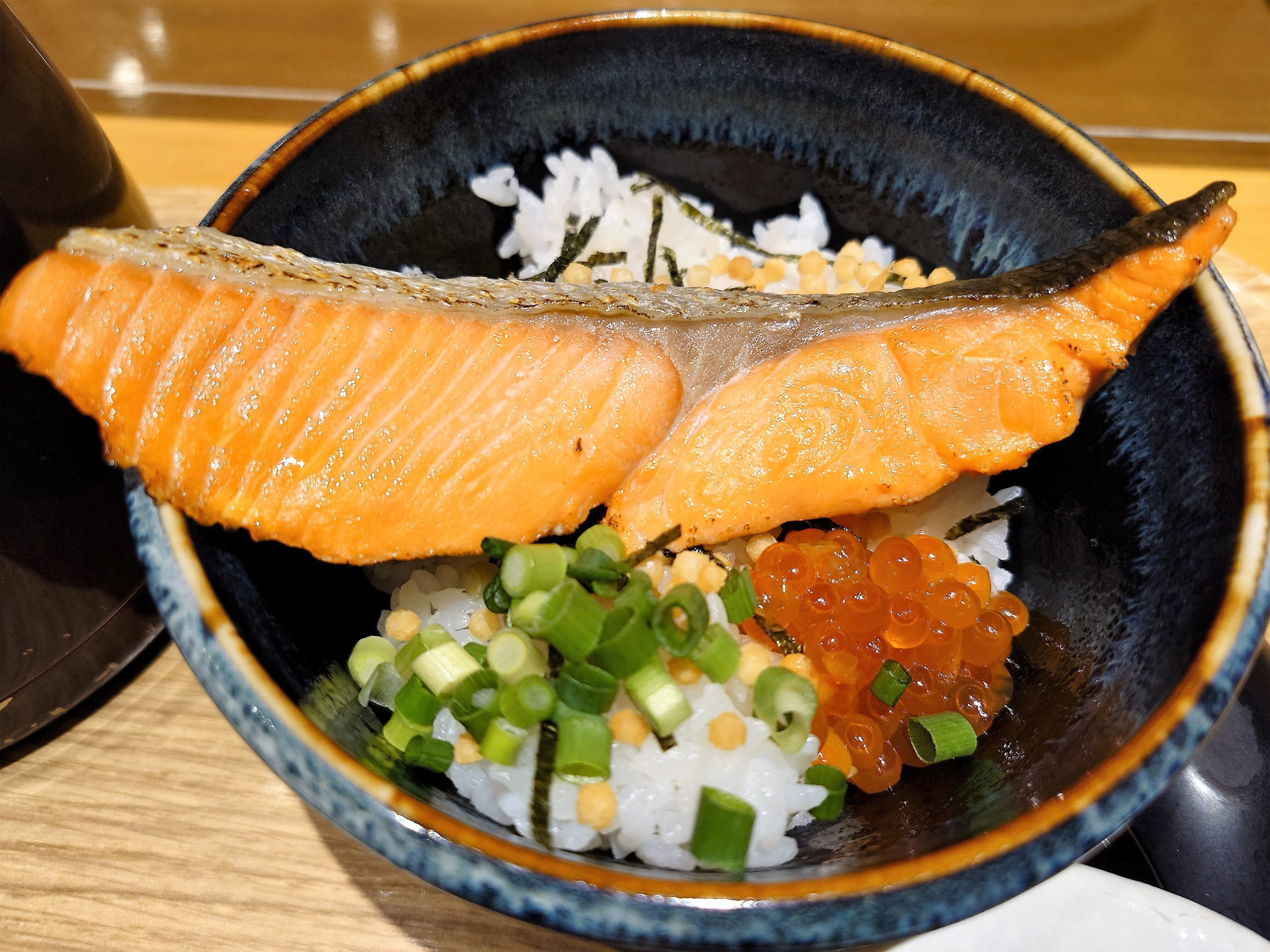 新千歳から飛ぶ前に食べたい日本最高峰？の「鮭茶漬け」｜菅野ノリヒコ