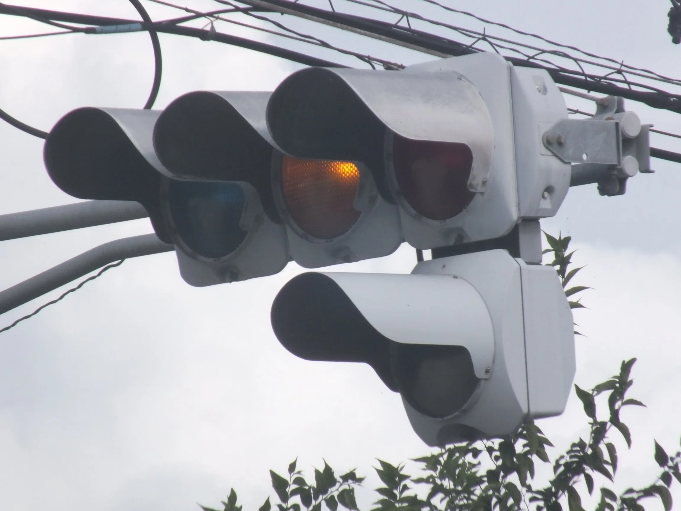 高崎市沖町東の小糸A型ブツブツレンズ浅フード＋日信厚型LED右折矢印灯