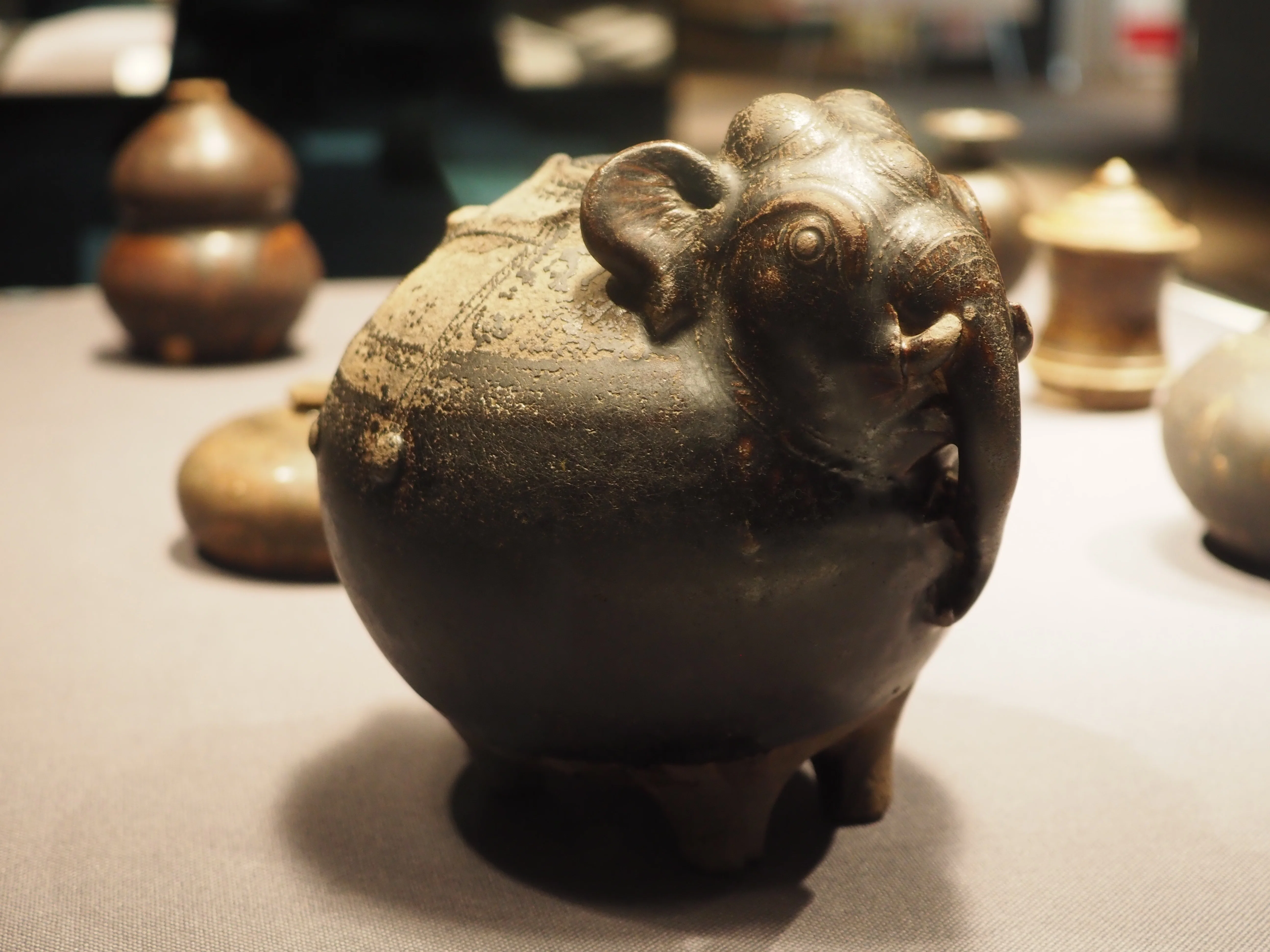 クメールの豚の貯金箱のような“象（ゾウ）”の器がかわいい｜かわかわ