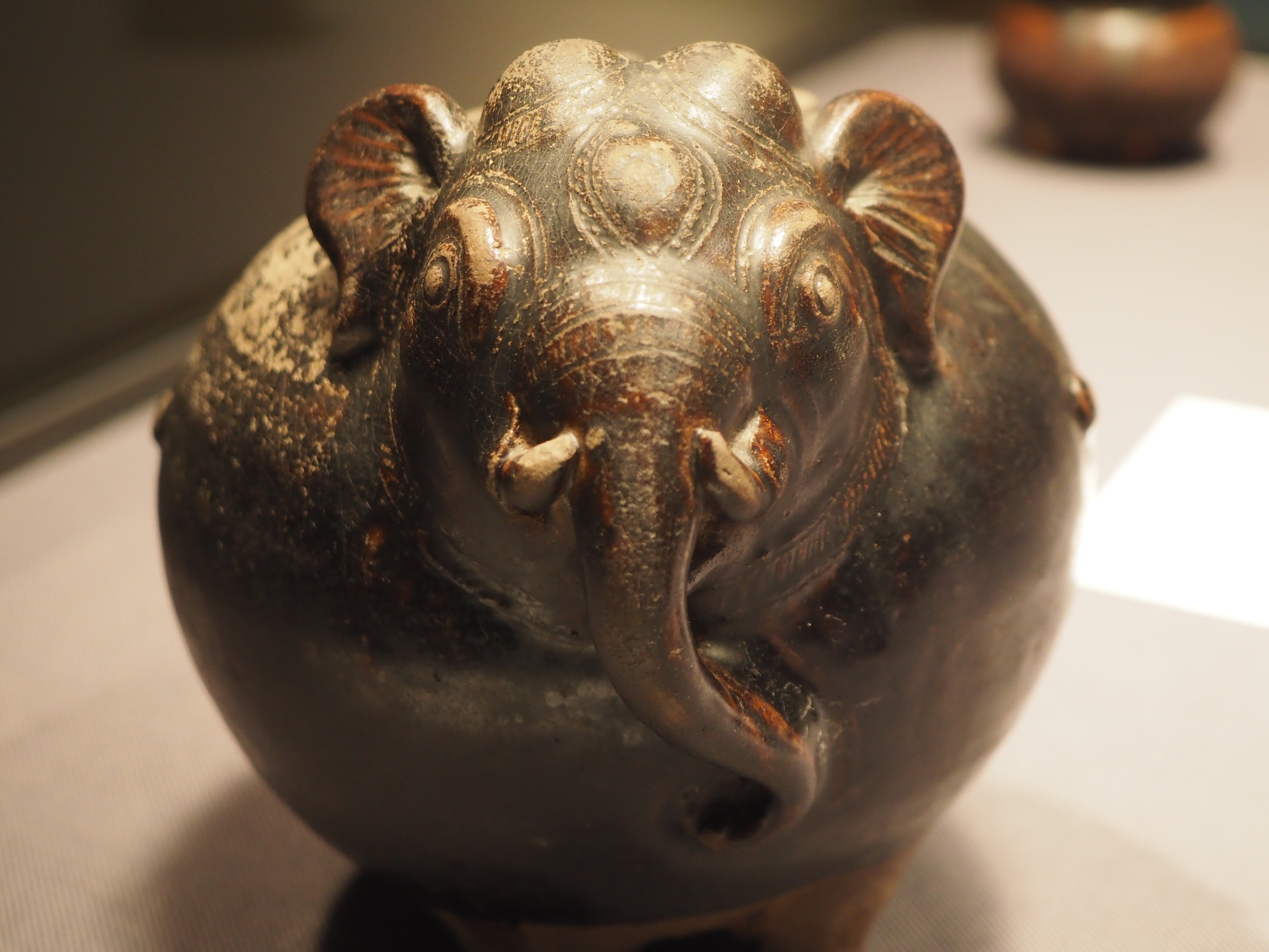 クメールの豚の貯金箱のような“象（ゾウ）”の器がかわいい｜かわかわ