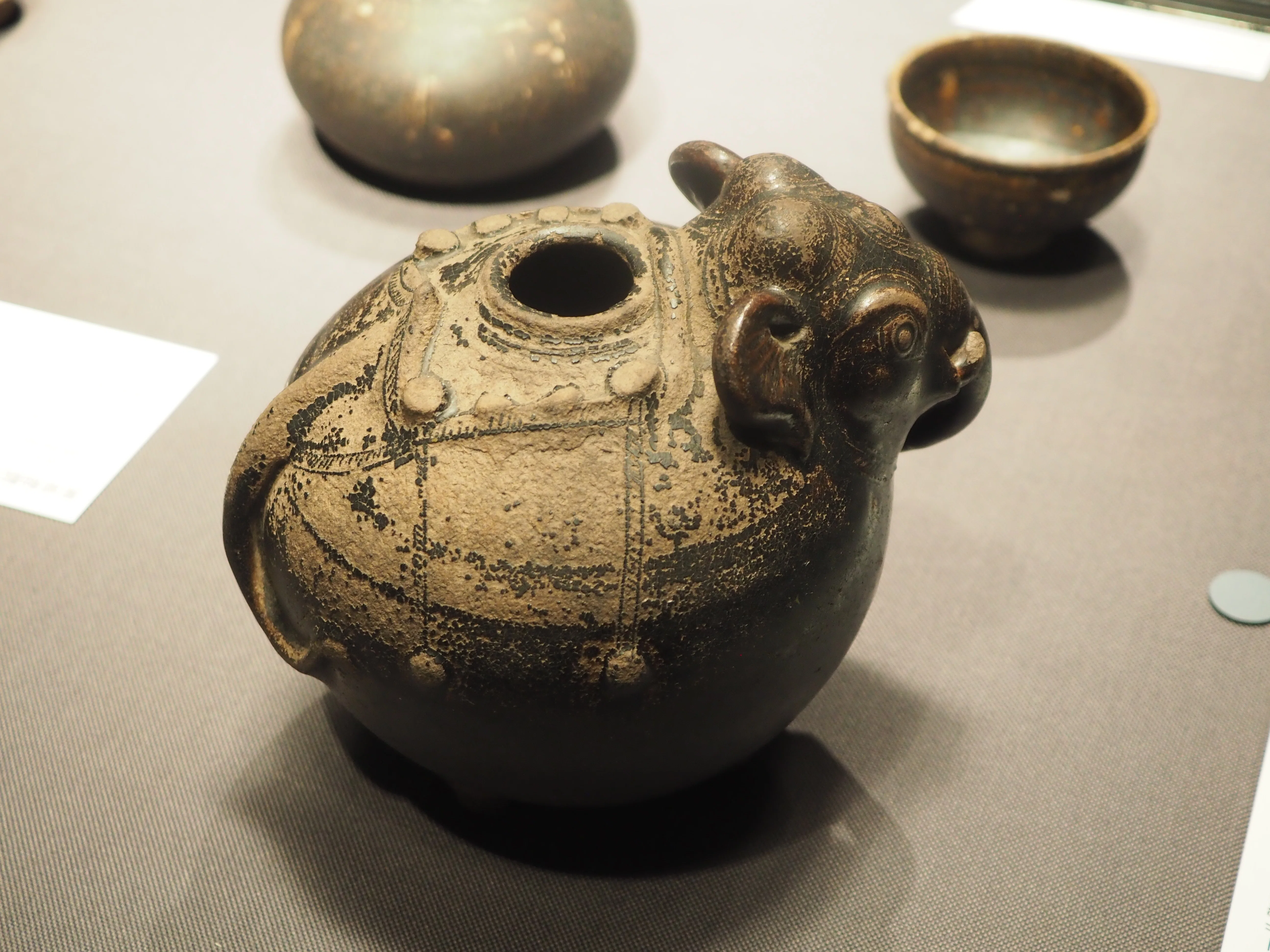 クメールの豚の貯金箱のような“象（ゾウ）”の器がかわいい｜かわかわ