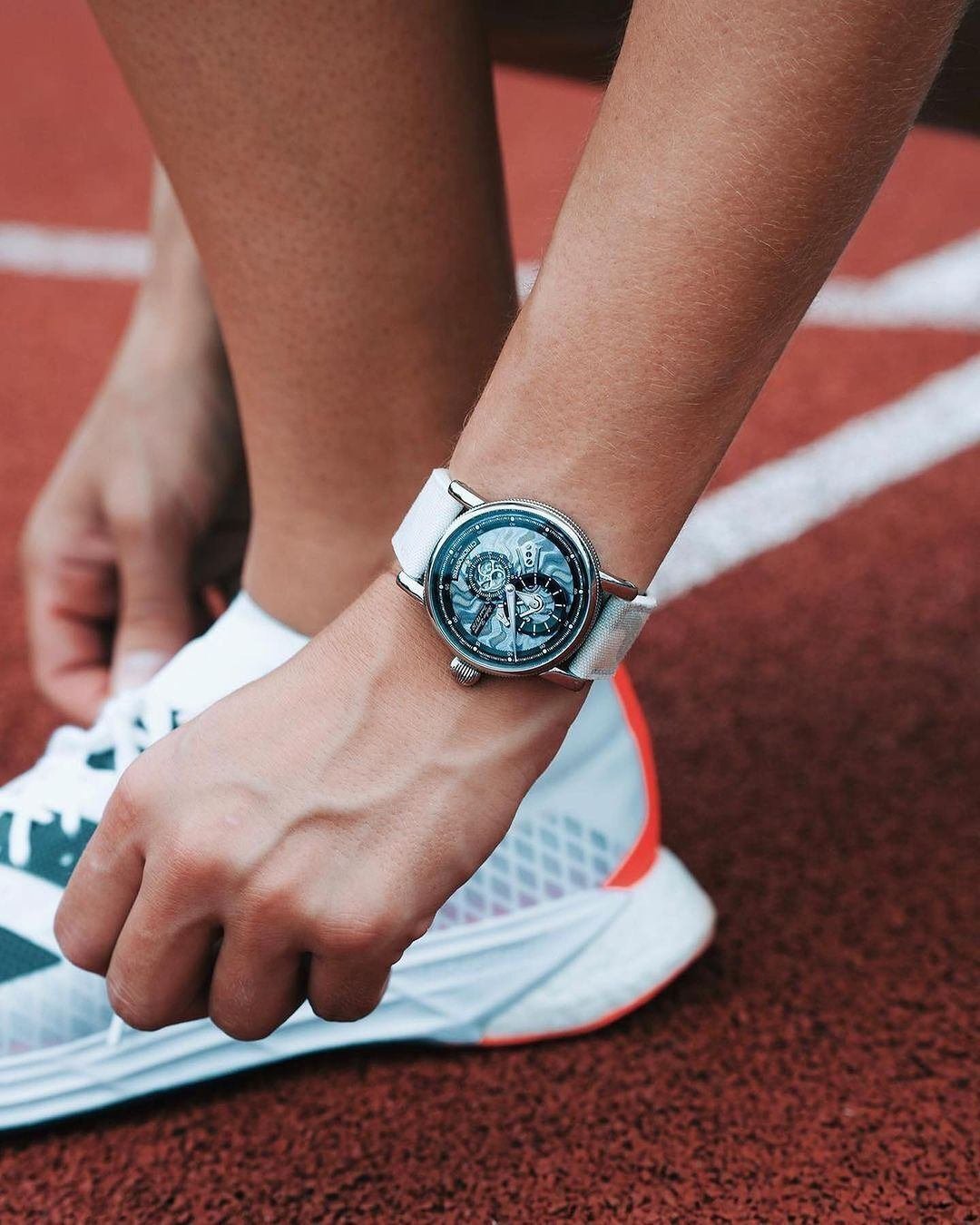 新品【激レア】日本未上陸！モデルご用達人気北欧ブランド⭐︎エリーピストル クロノスイスのアンバサダーをご紹介！陸上選手：ルナ・ティール