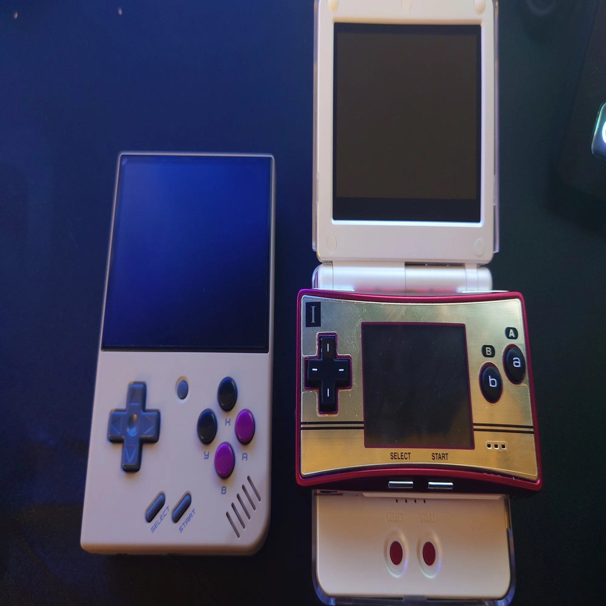 エミュ機『Miyoo Mini+』を他のゲームと並べたり、Bluetoothイヤホンで 
