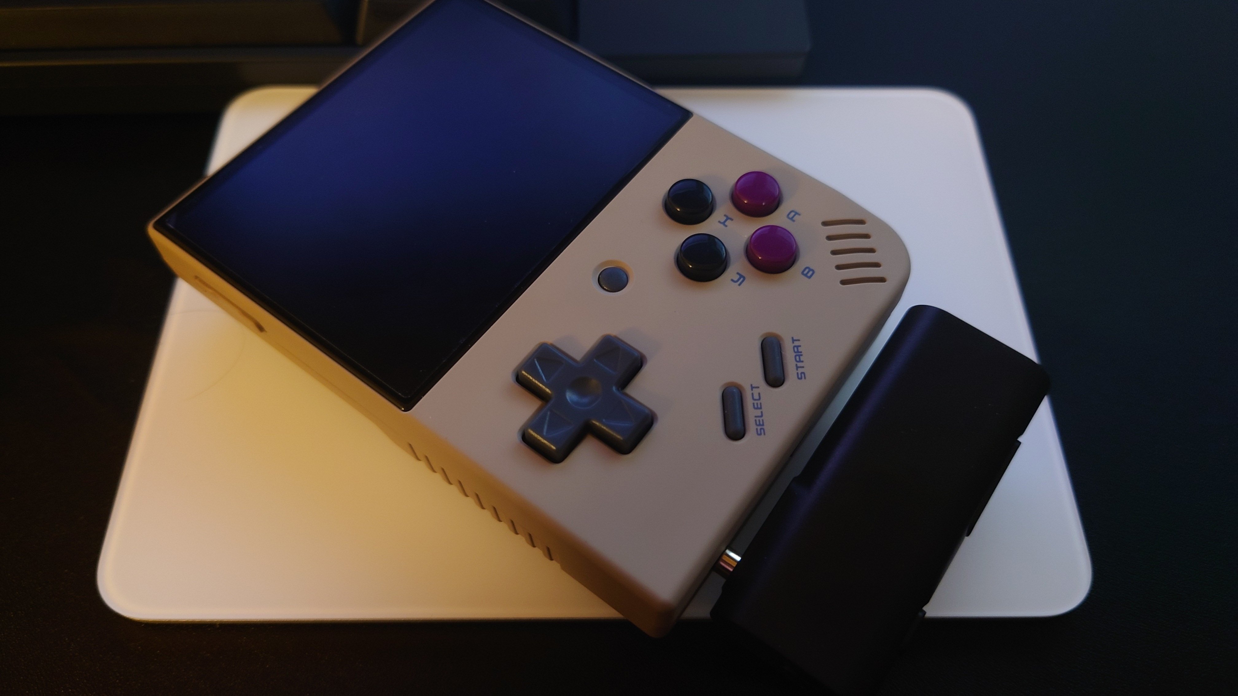 エミュ機『Miyoo Mini+』を他のゲームと並べたり、Bluetooth