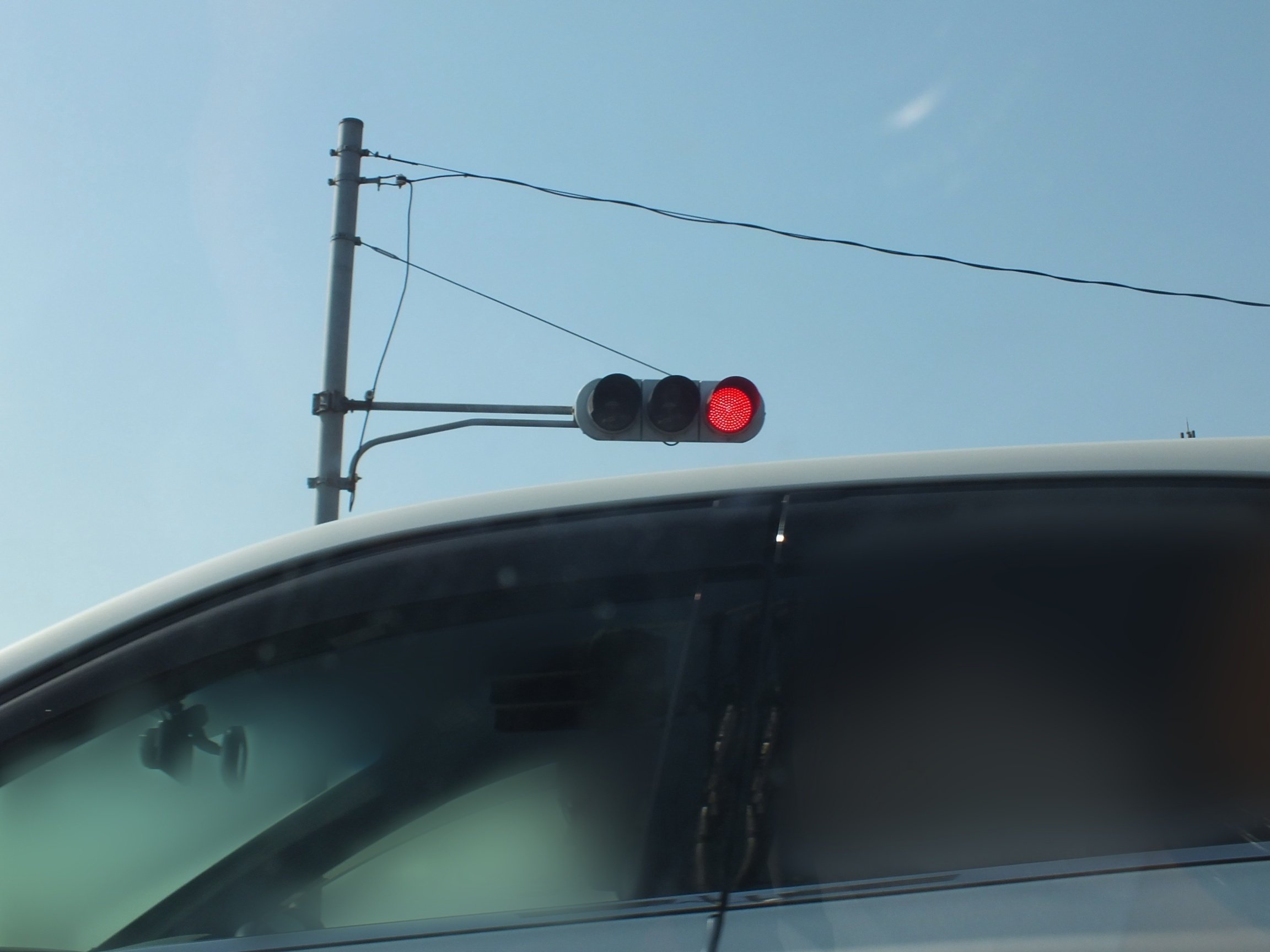 春日部市小渕 春日部大橋にある信号電材厚型LEDと日信六角形歩灯