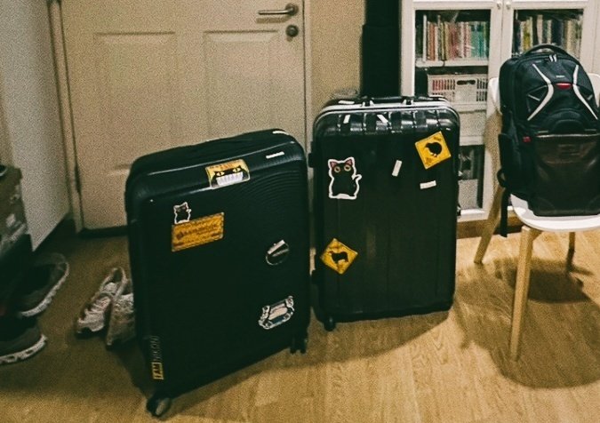 黒いスーツケース2個