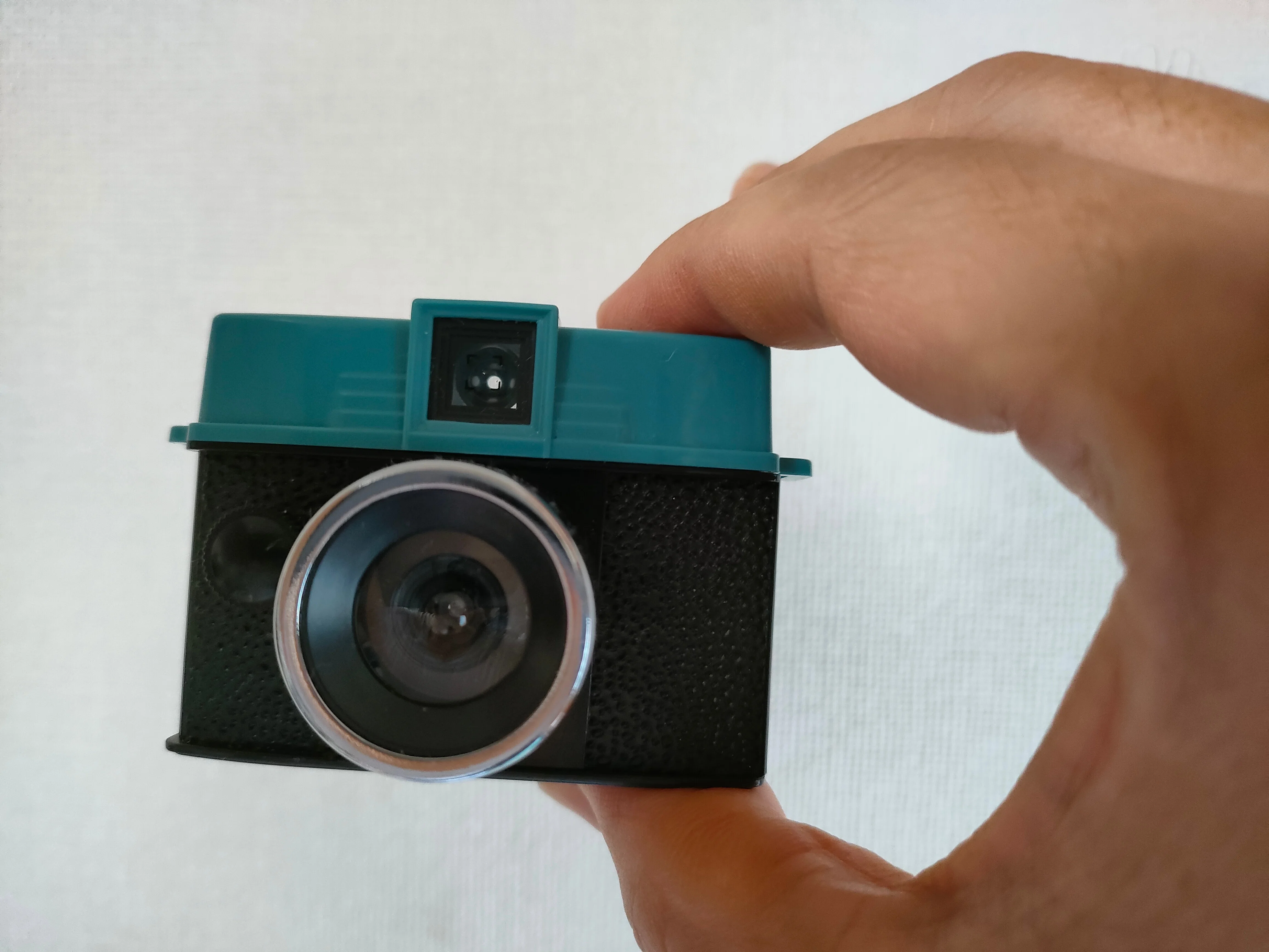 稀少”110フィルム”を使ったDiana Baby110は街歩きカメラに便利｜しまたか