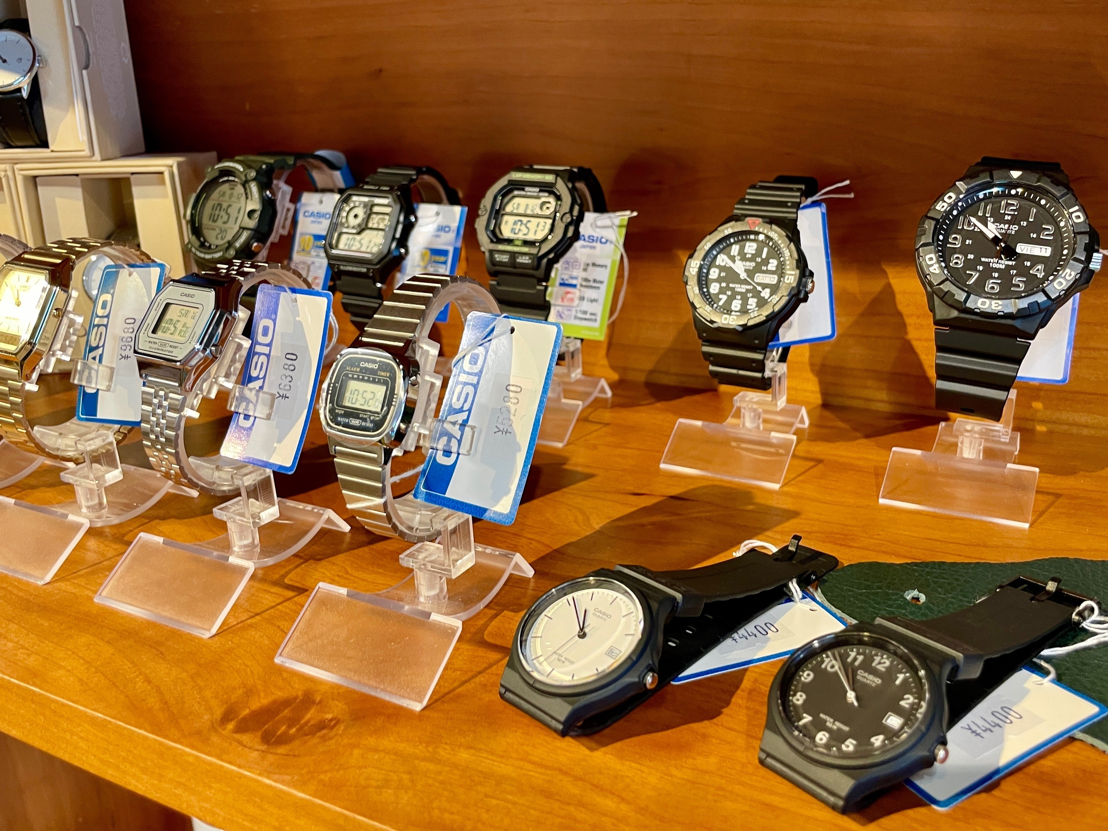 Cheap and Nice Watches !｜インテリアショップ APARTMENT