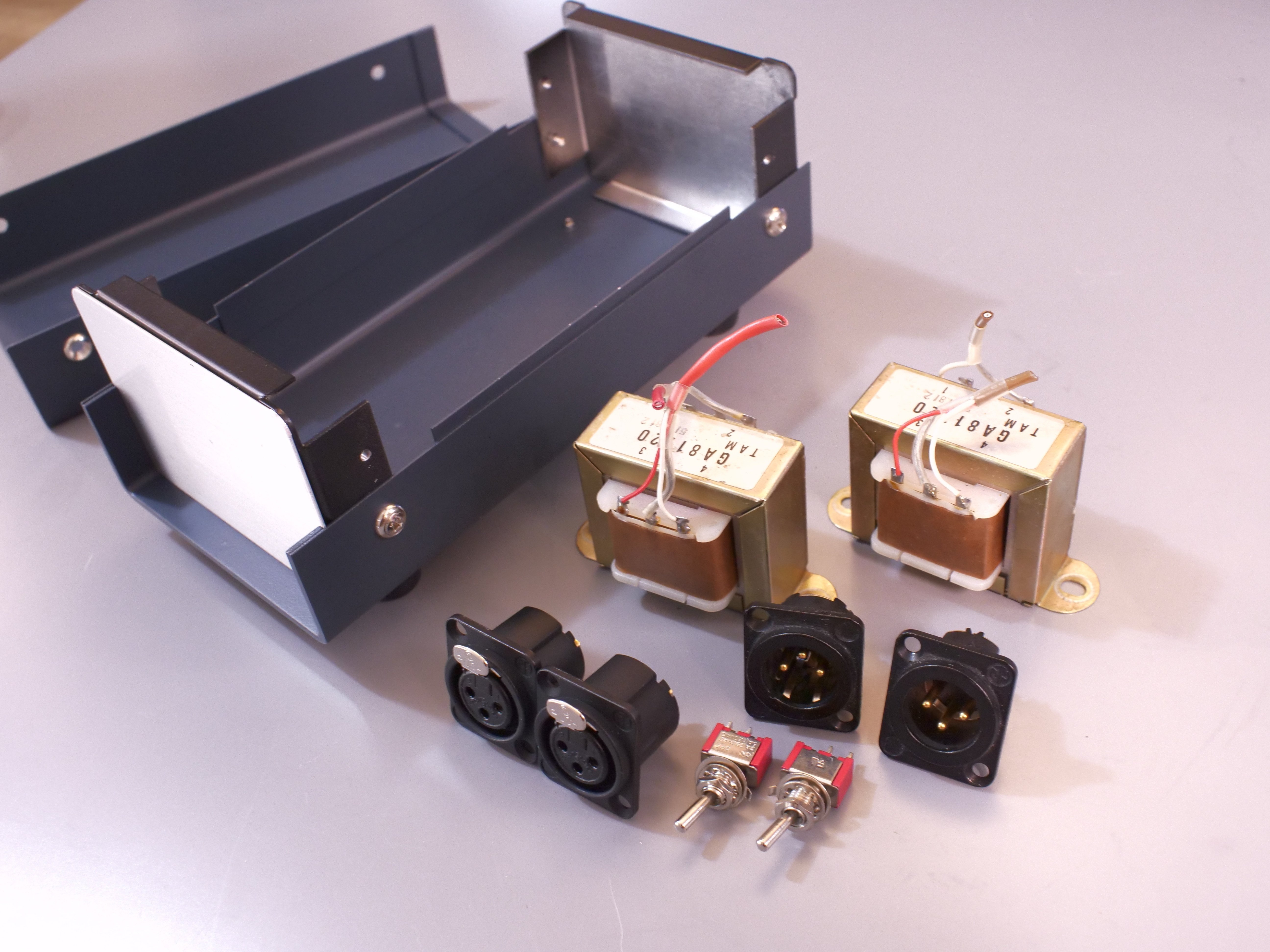 ステレオ仕様のトランスボックスを自作しました。600Ω:600Ω ステレオ仕様のトランスボックスを自作しました。600Ω:600Ω
