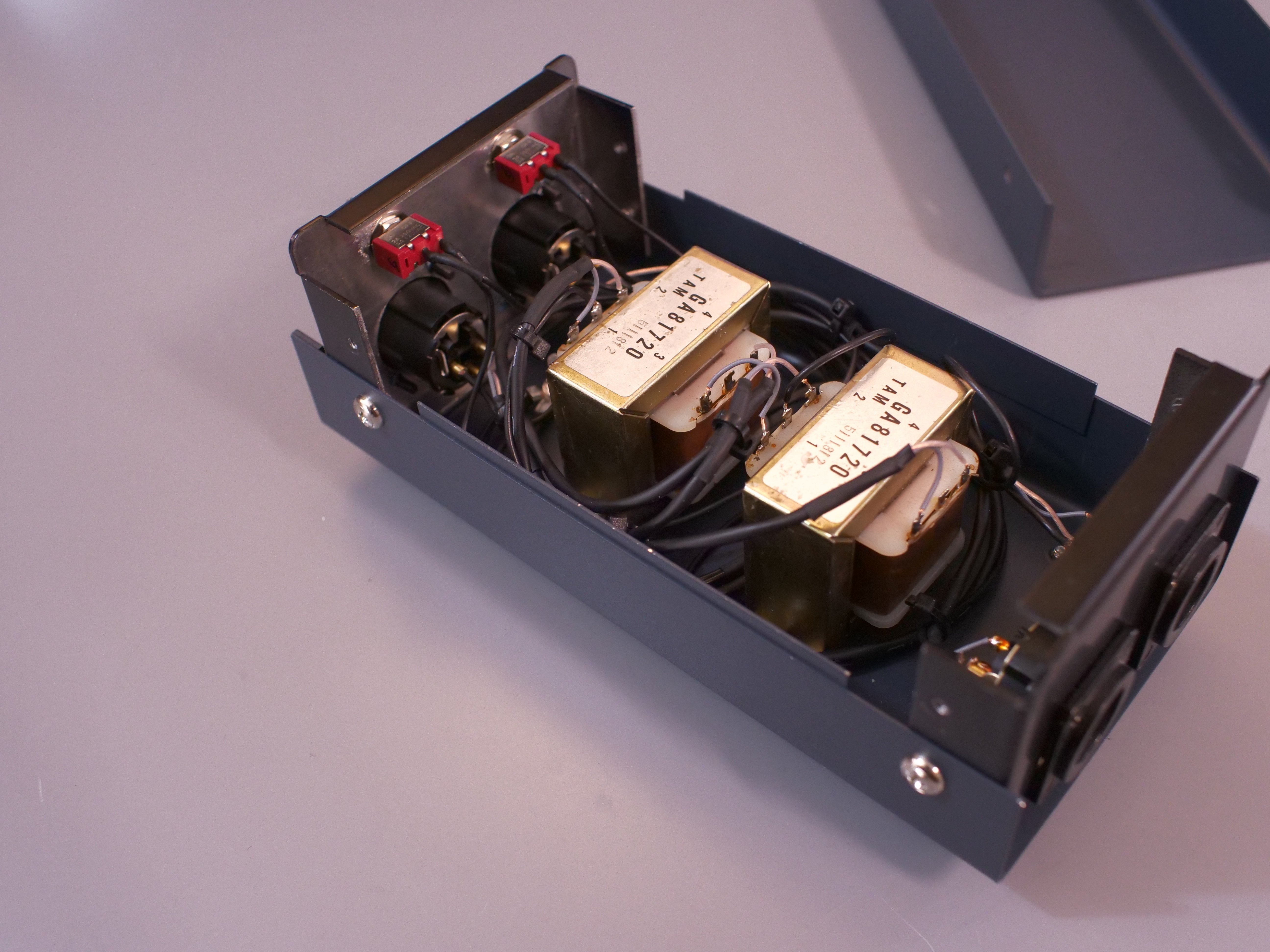 ステレオ仕様のトランスボックスを自作しました。600Ω：600Ω