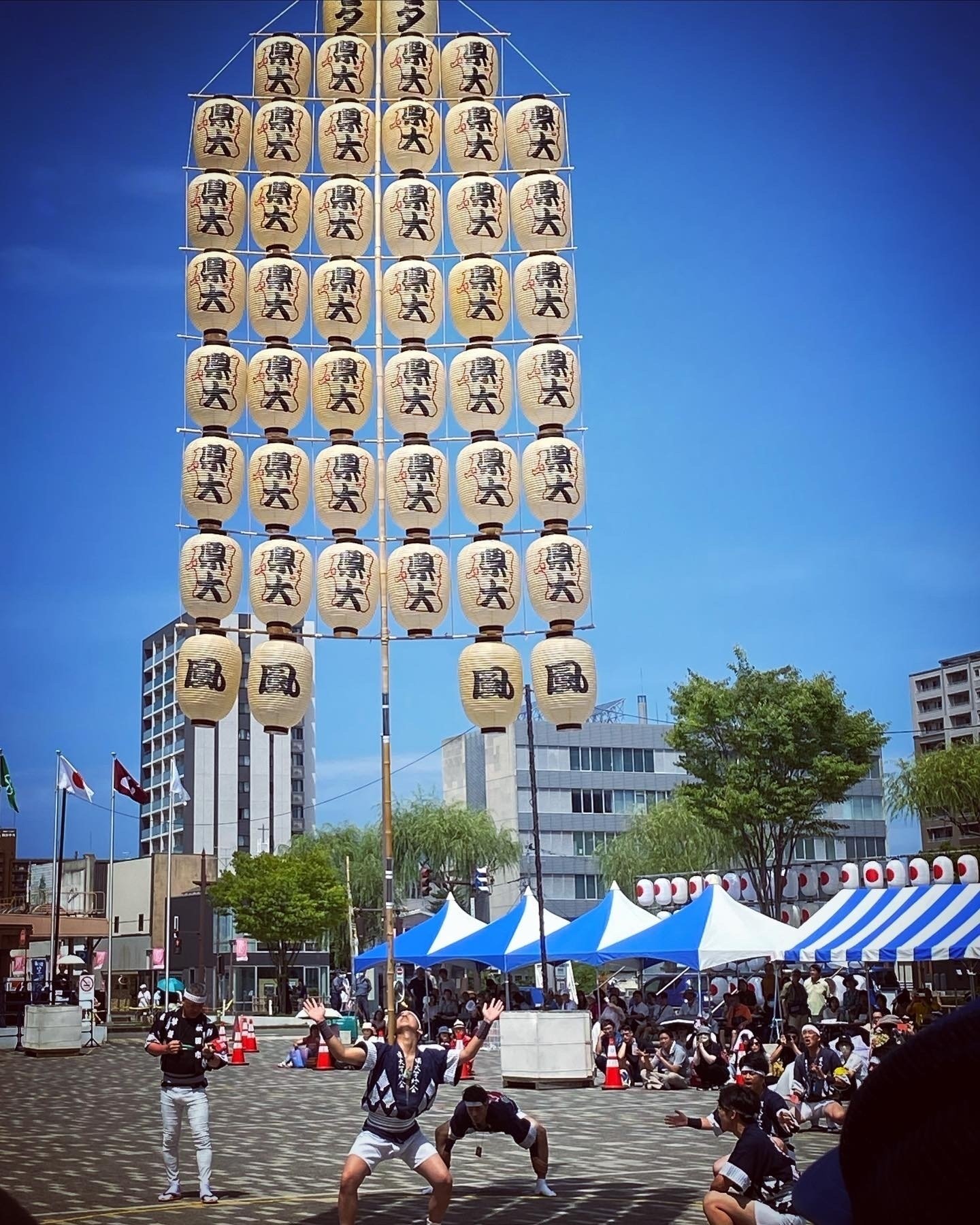 旅とアート｜藤田嗣治《秋田の行事》と竿燈まつりをいっぺんに