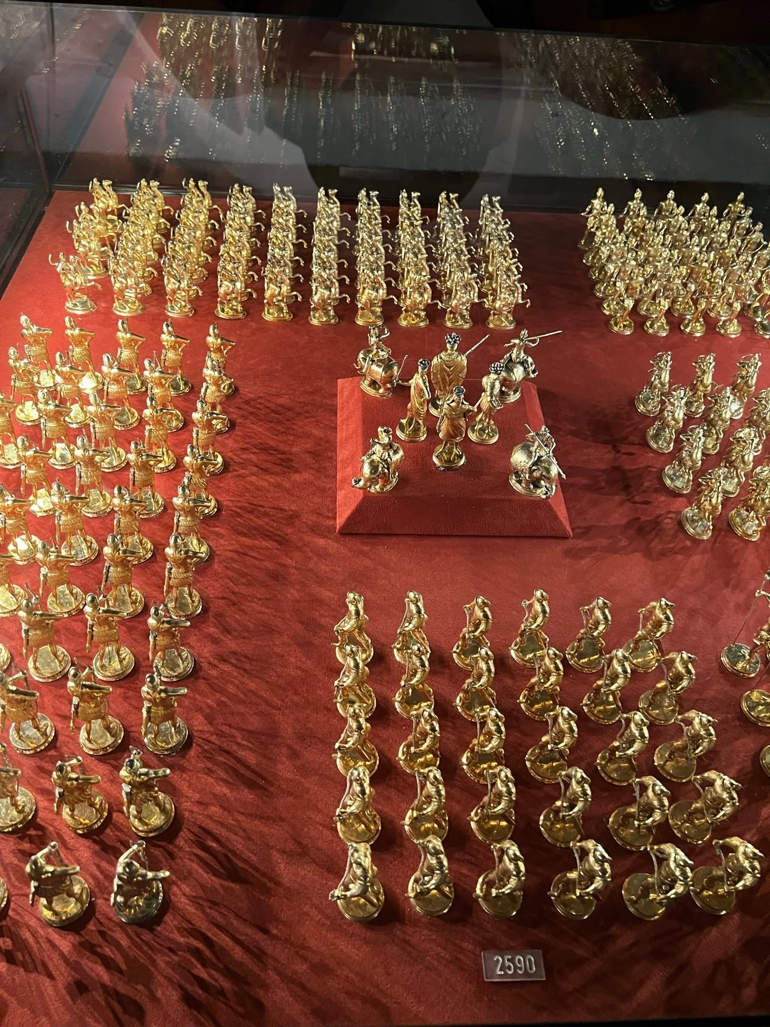 世界の王家　宝飾ペンダントコレクション　11カ国 デンマークの王室ジュエリーコレクション ローゼンボー城｜Victorian Box