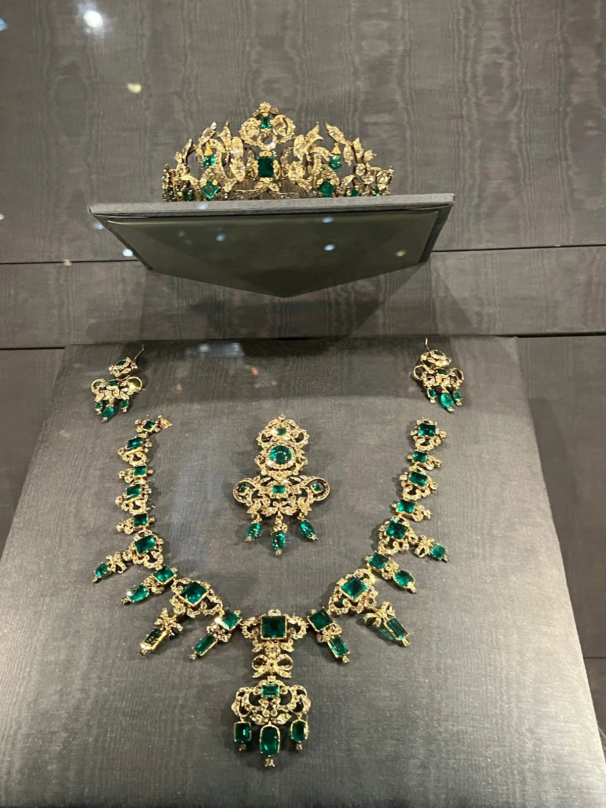 デンマークの王室ジュエリーコレクション ローゼンボー城｜Victorian Box
