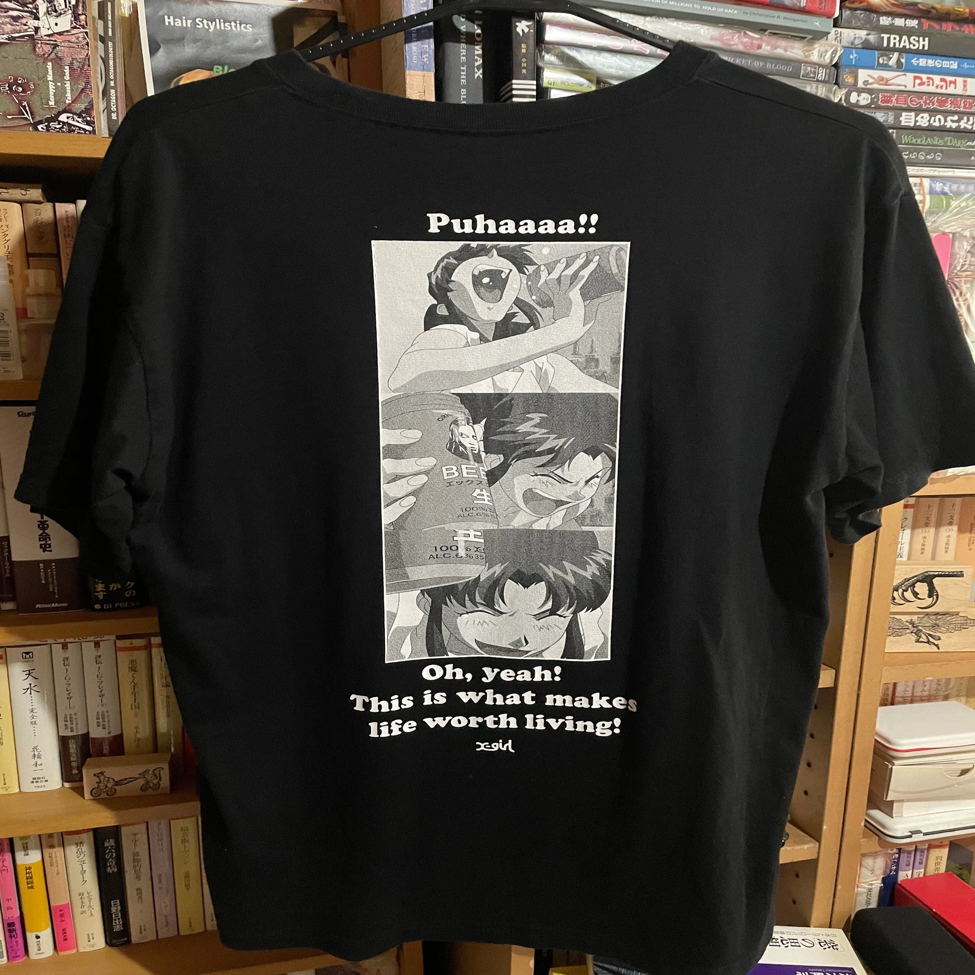 美少女アニメキャラTシャツ着用によるオタクカルチャー搾取のための 